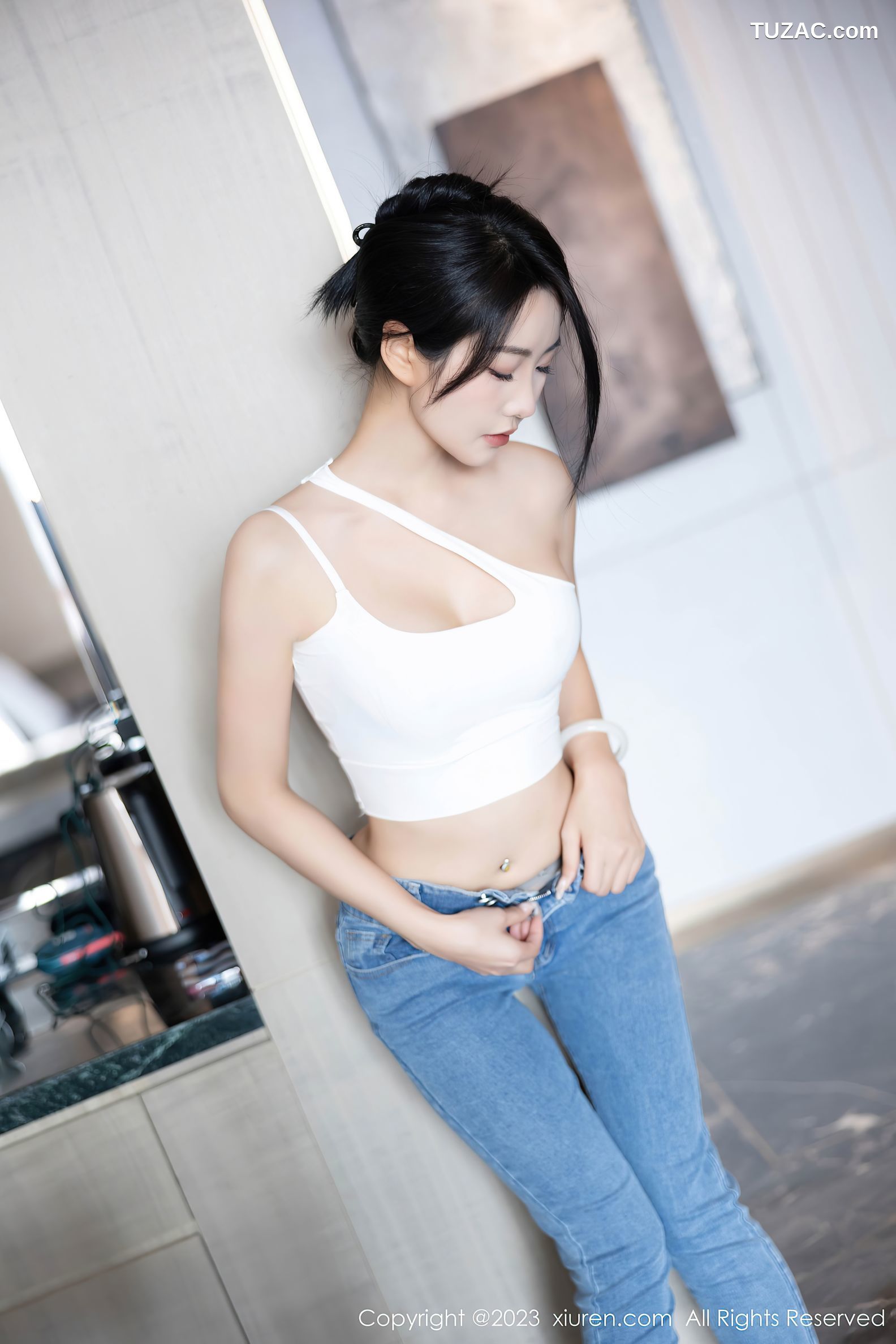 XiuRen秀人网-7781-苏苏阿-白T牛仔裤黑蕾丝内裤-2023.12.08