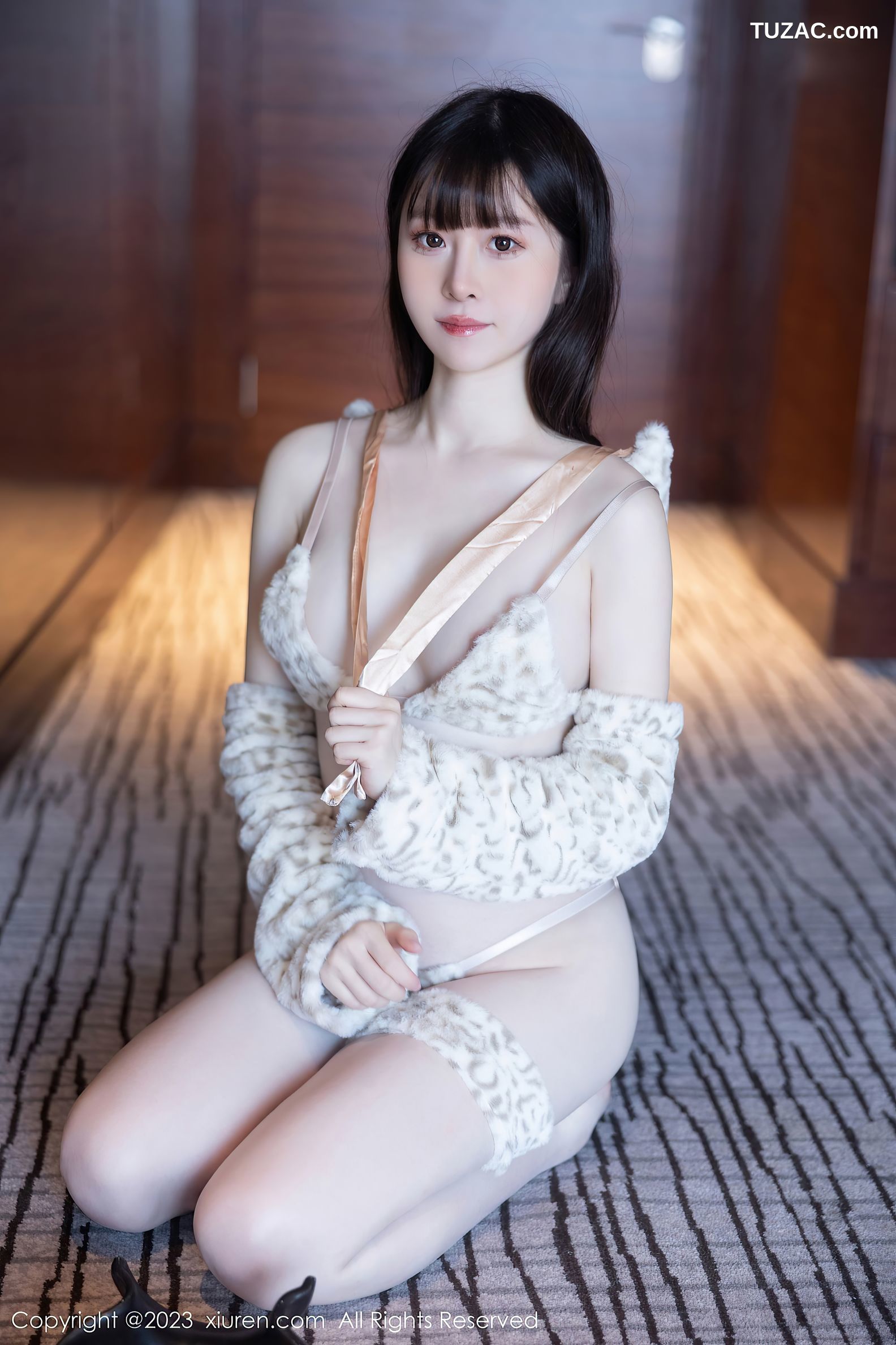 XiuRen秀人网-7803-林悠悠-浅色毛绒卡哇伊服饰-2023.12.13