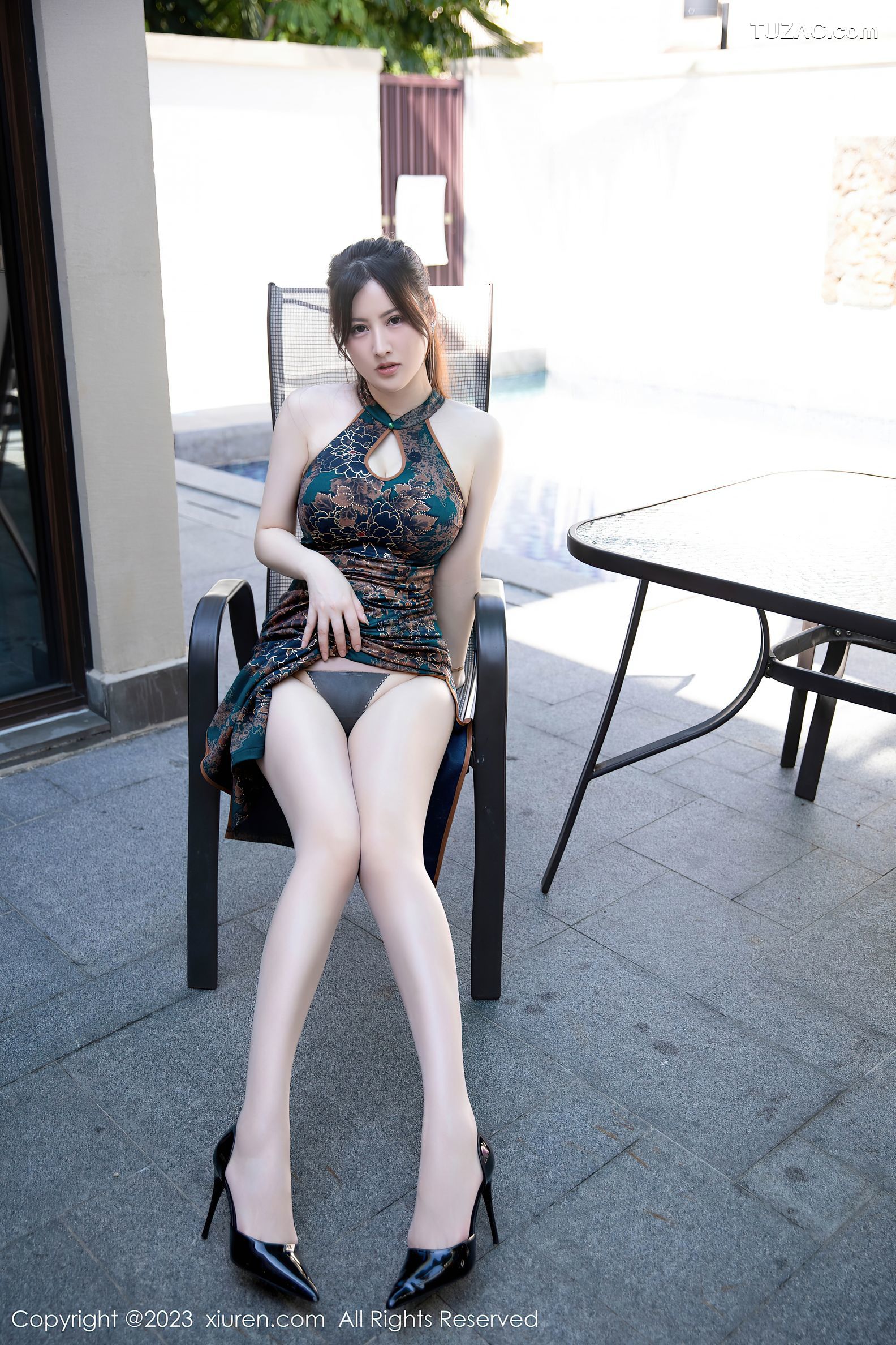 XiuRen秀人网-7807-诗诗kiki-暗鎏金纹深色旗袍黑蕾丝内衣爆乳-2023.12.14