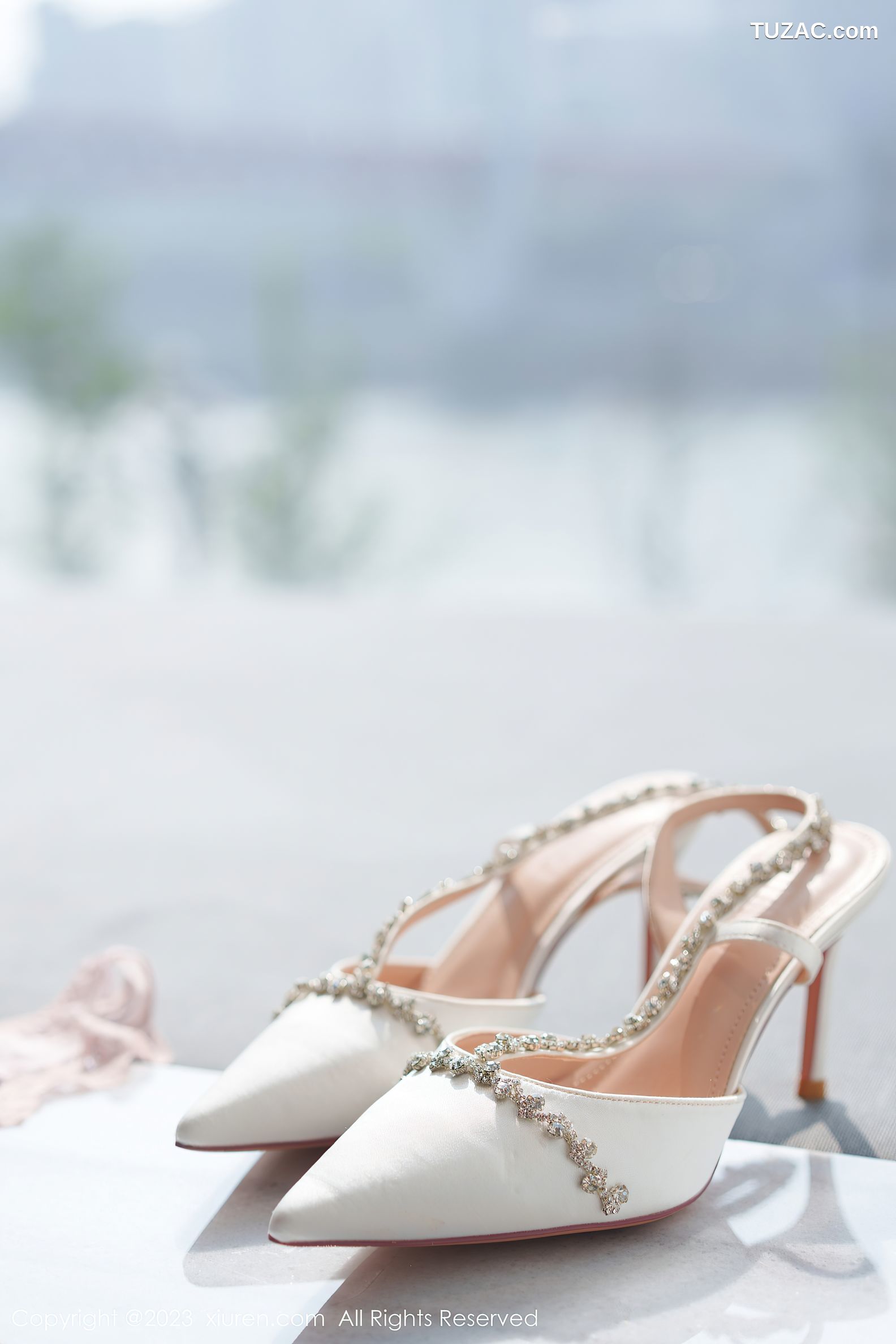 XiuRen秀人网-7815-王雨纯-白色连衣短裙原色丝袜爆乳-2023.12.15