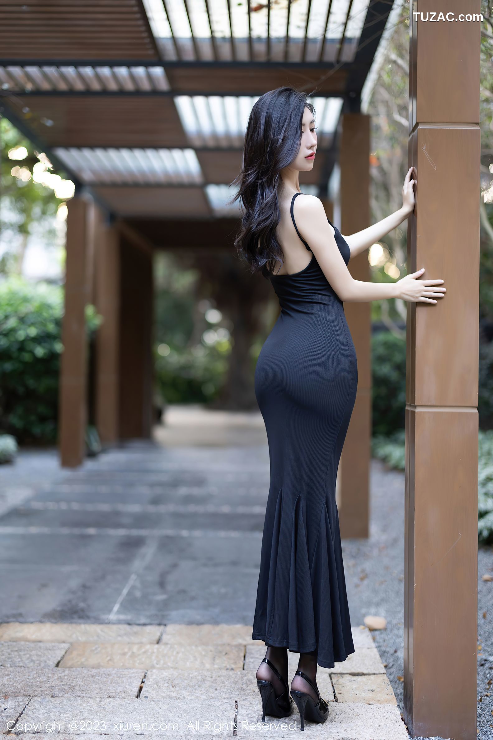 XiuRen秀人网-7830-章芃芃-黑色吊带长裙黑丝-2023.12.19