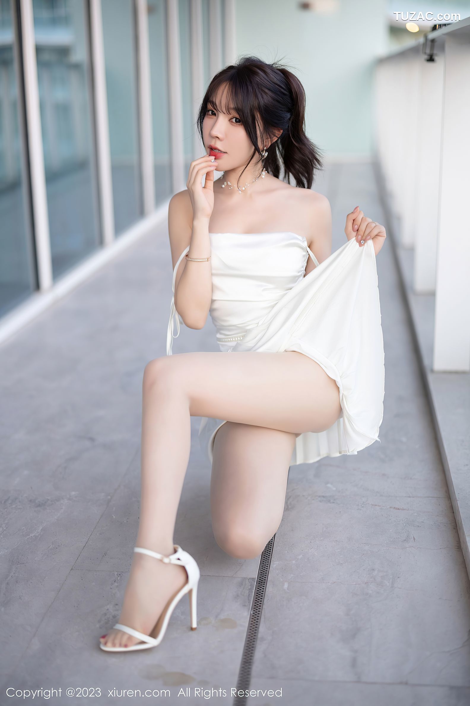 XiuRen秀人网-7889-徐莉芝Booty-白色露肩礼裙白色蕾丝情趣内衣-2023.12.29