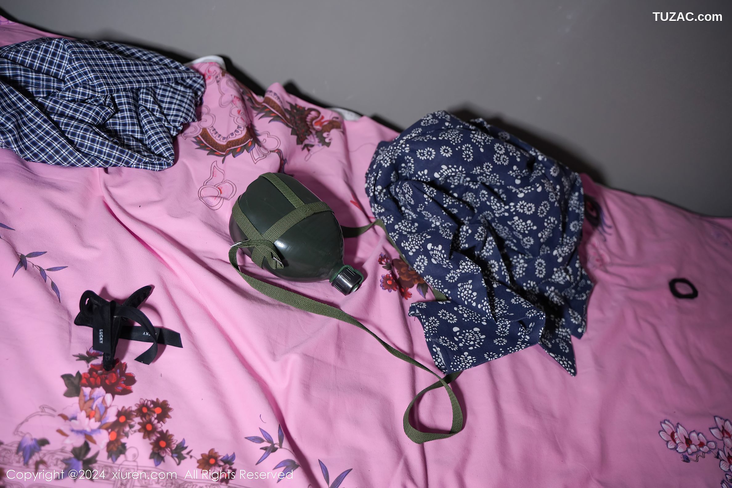 XiuRen秀人网-7915-Carol周妍希-民工宿舍蓝印花布衫肉丝爆乳-2024.01.05