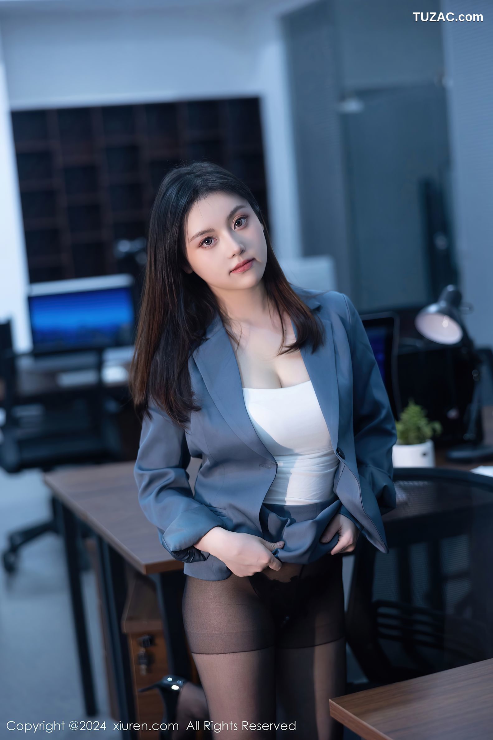 XiuRen秀人网-7923-豆瓣酱-模特合集-OL灰色裙装白内衣黑丝爆乳-2024.01.05
