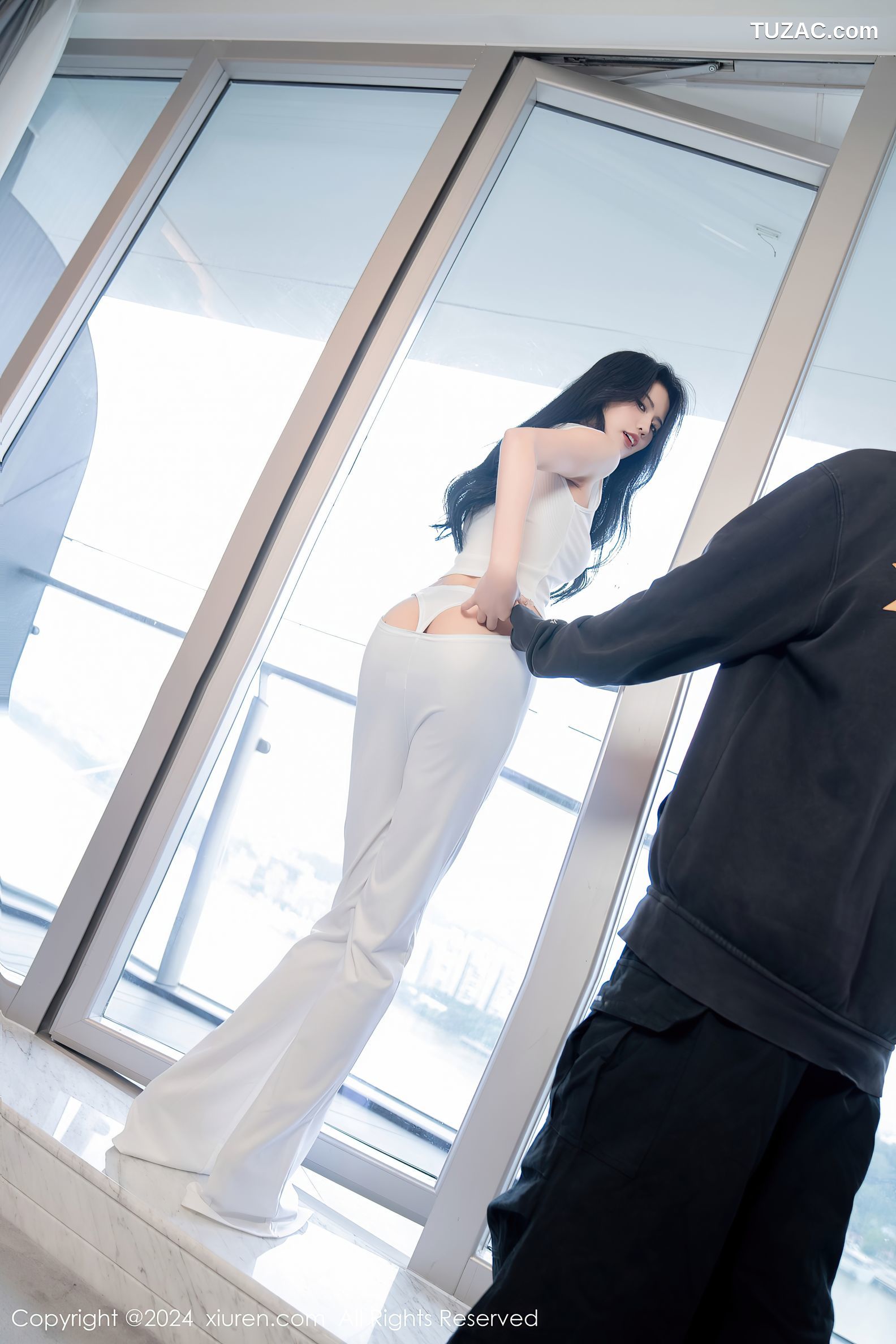 XiuRen秀人网-7937-浅浅Danny-简约白色长裤-2024.01.10