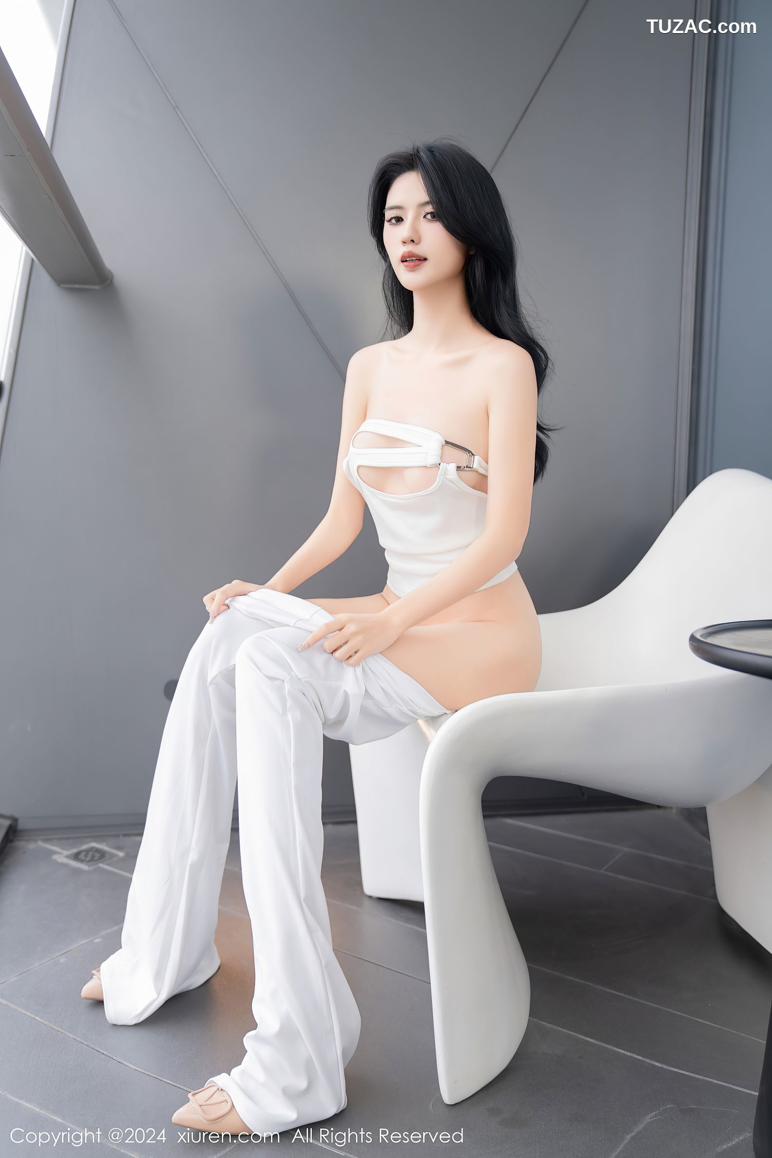 XiuRen秀人网-7937-浅浅Danny-简约白色长裤-2024.01.10