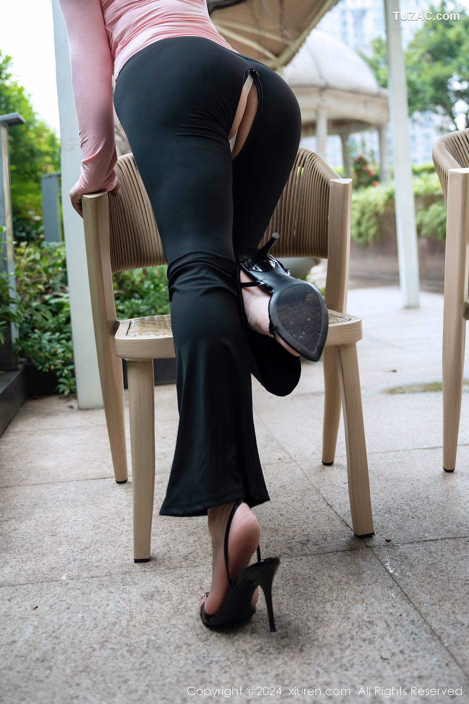 XiuRen秀人网-7943-王婉悠Queen-粉色上衣黑色瑜伽裤爆乳假阳具-2024.01.11