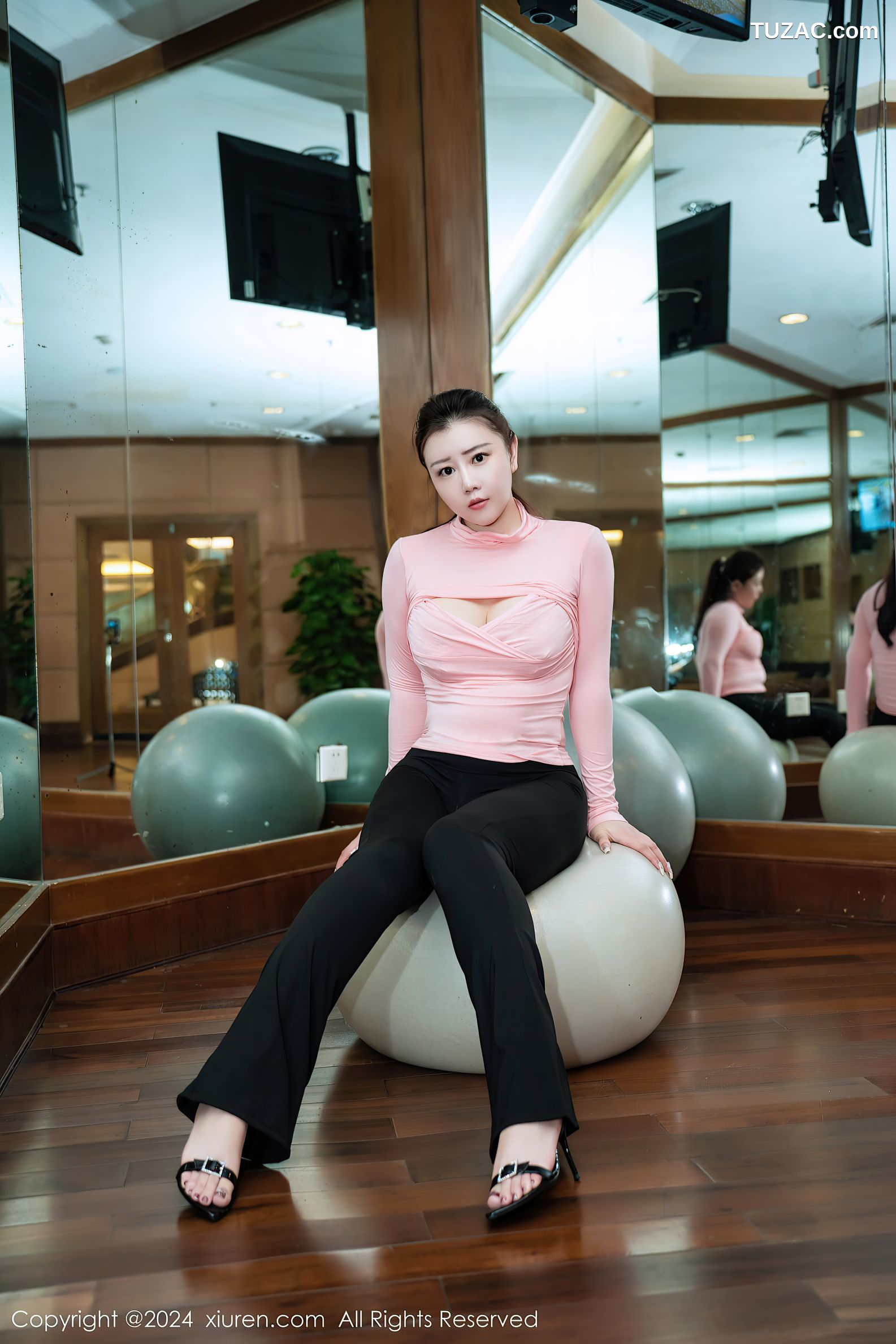 XiuRen秀人网-7943-王婉悠Queen-粉色上衣黑色瑜伽裤爆乳假阳具-2024.01.11