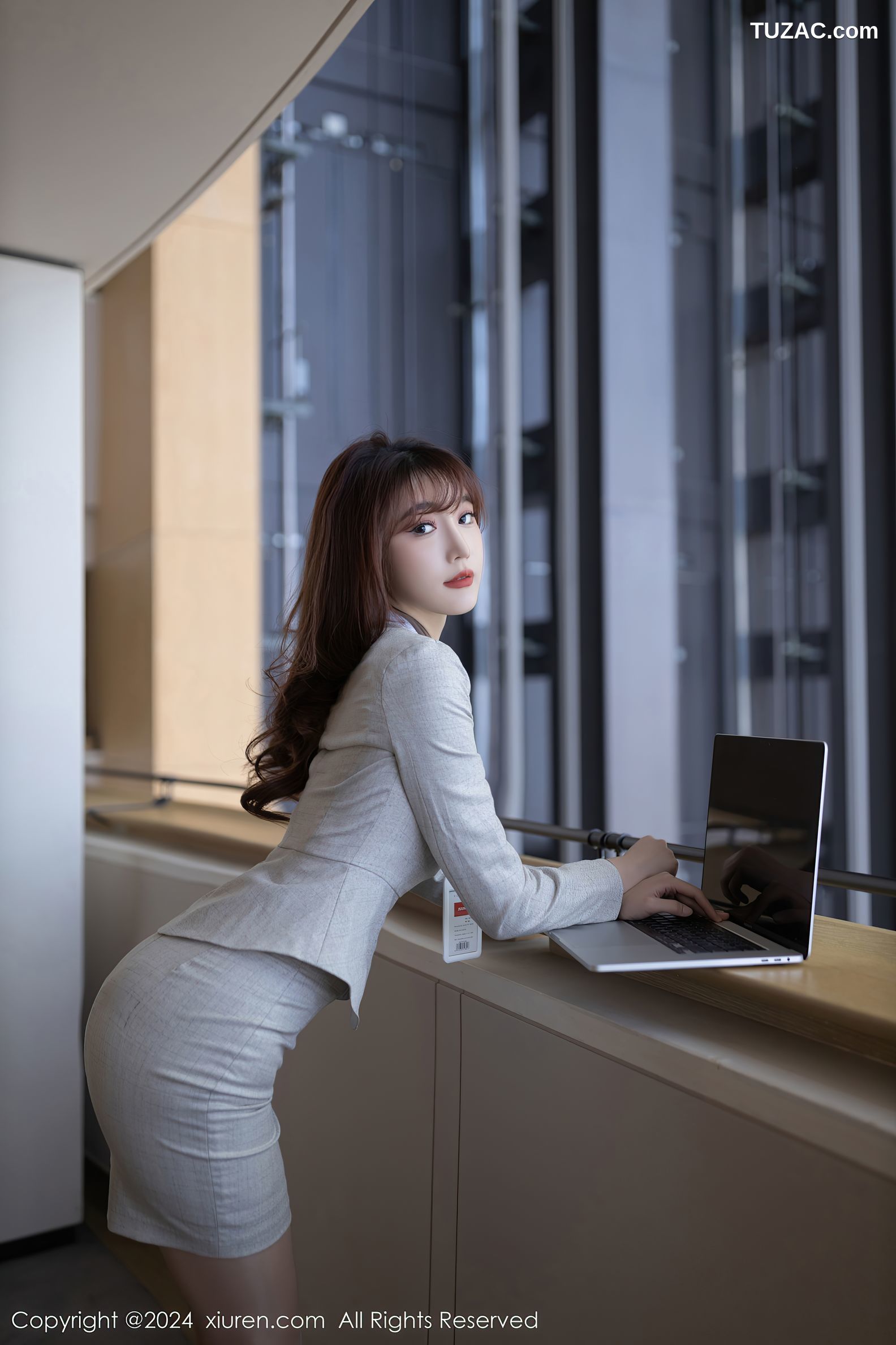 XiuRen秀人网-7949-陆萱萱-浅灰色Ol裙装淡紫色内衣-2024.01.11
