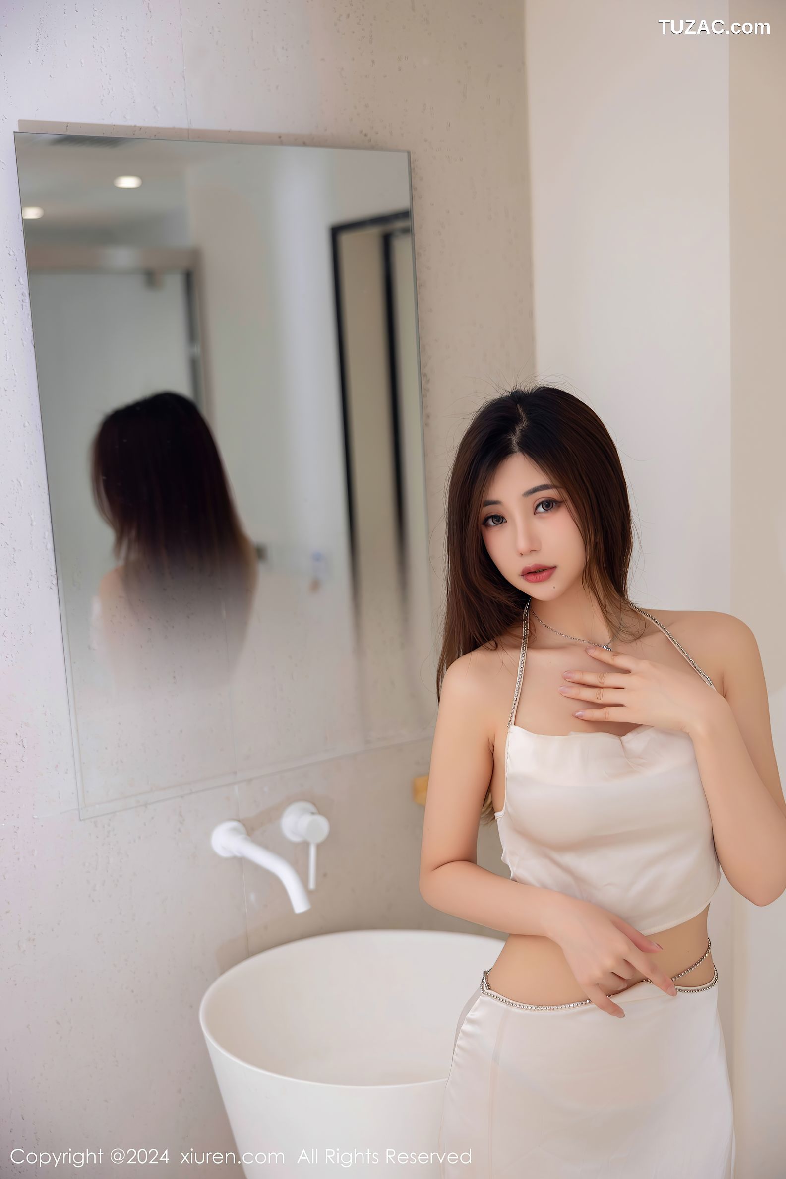 XiuRen秀人网-7951-绮里嘉ula-白吊带短裙-红色抹胸短裙-2024.01.12