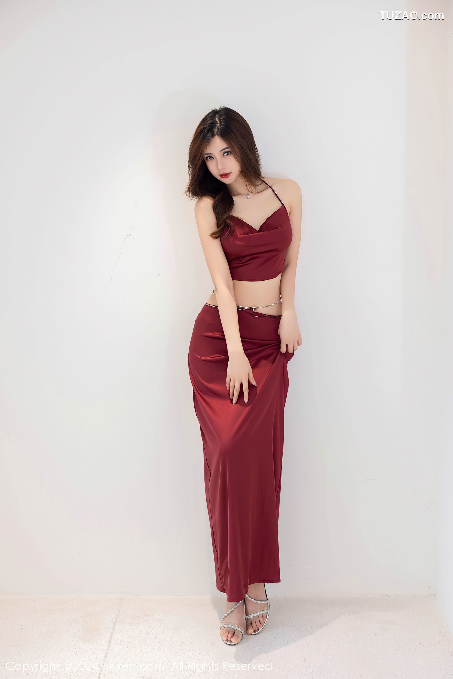 XiuRen秀人网-7951-绮里嘉ula-白吊带短裙-红色抹胸短裙-2024.01.12