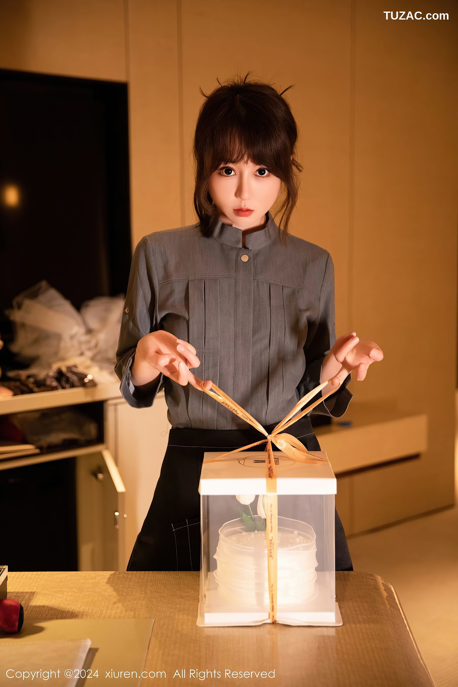 XiuRen秀人网-7953-金tiao-OL灰衬衫黑短裙黑丝爆乳-2024.01.12