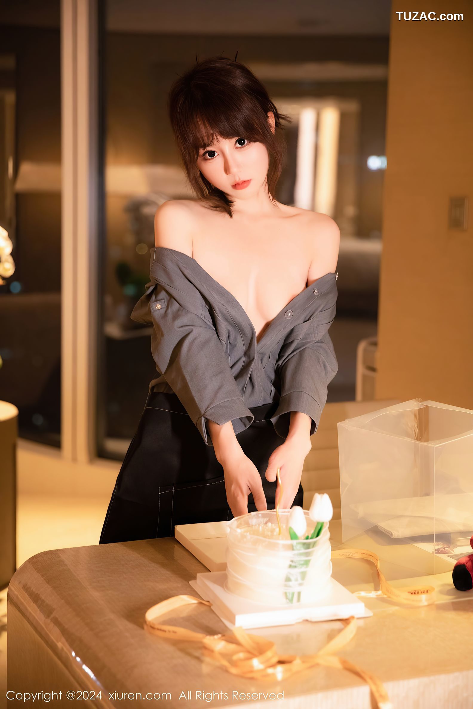 XiuRen秀人网-7953-金tiao-OL灰衬衫黑短裙黑丝爆乳-2024.01.12