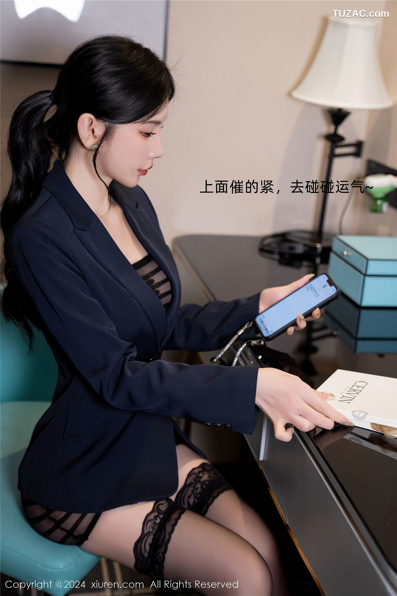 XiuRen秀人网-7956-周于希Sally-OL主题《丝袜销售员》透视内衣黑丝-2024.01.12
