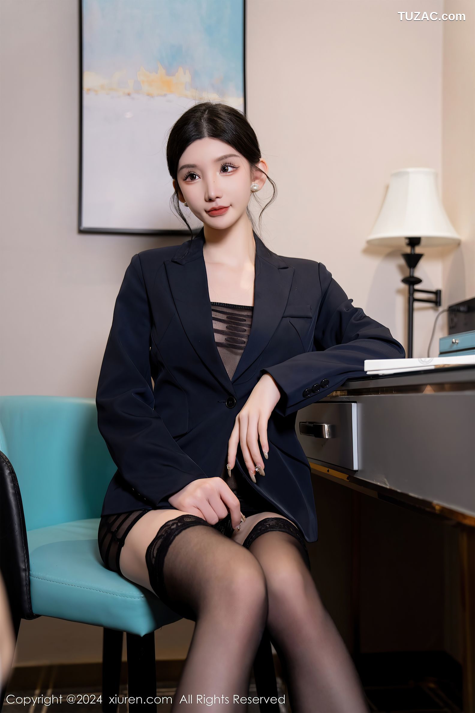 XiuRen秀人网-7956-周于希Sally-OL主题《丝袜销售员》透视内衣黑丝-2024.01.12