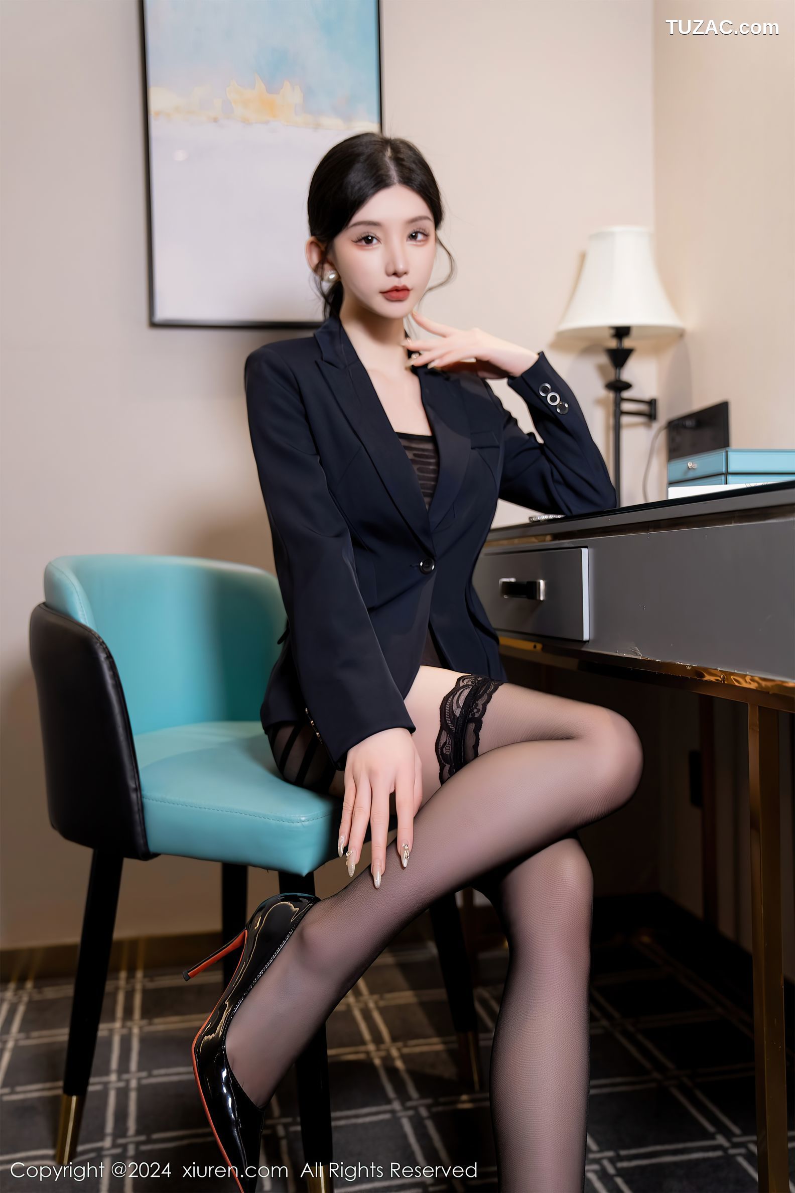 XiuRen秀人网-7956-周于希Sally-OL主题《丝袜销售员》透视内衣黑丝-2024.01.12