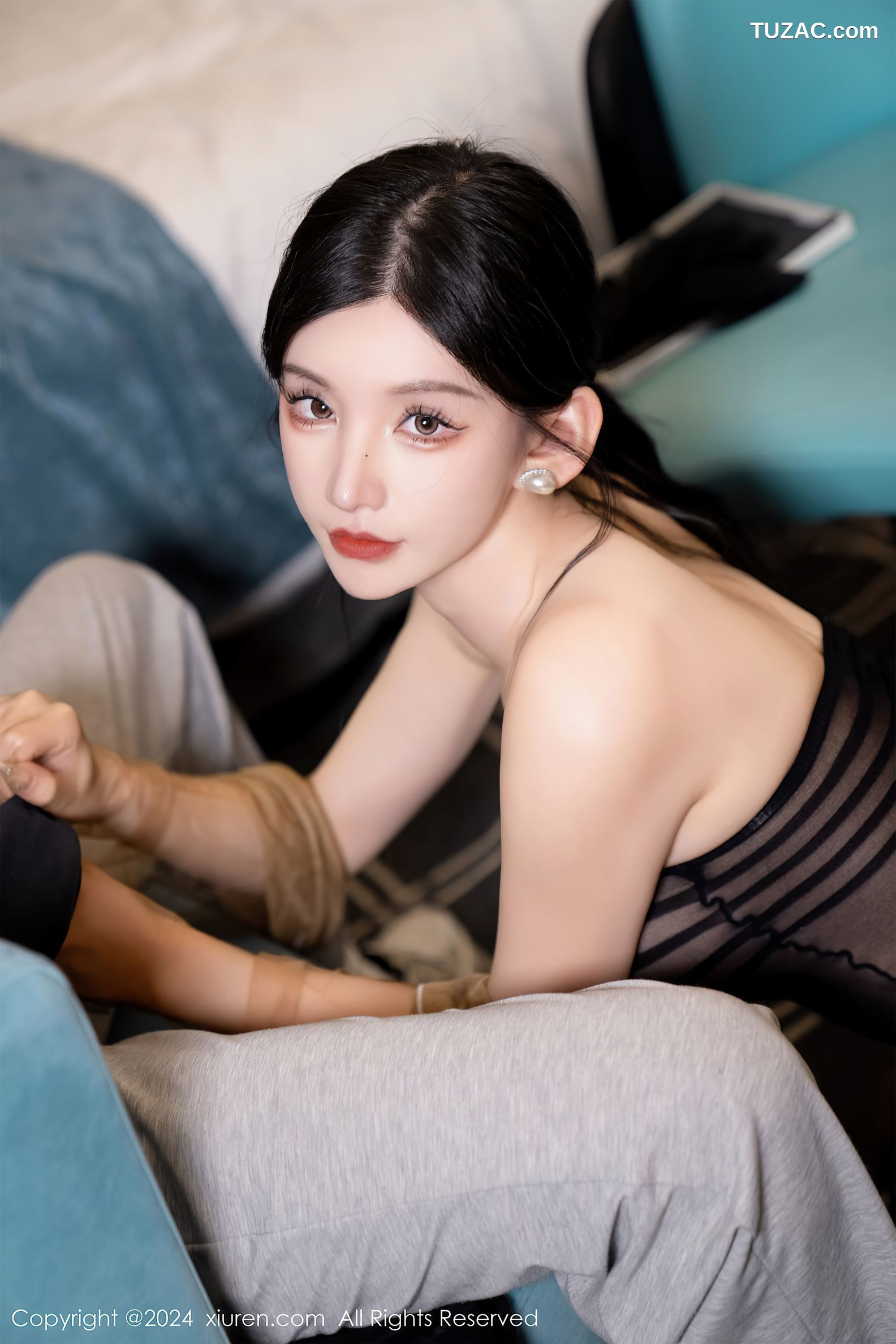 XiuRen秀人网-7956-周于希Sally-OL主题《丝袜销售员》透视内衣黑丝-2024.01.12