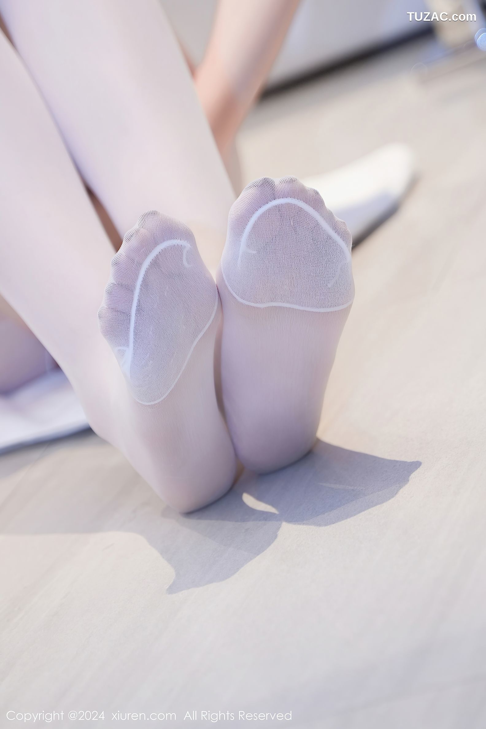 XiuRen秀人网-7960-安琪Yee-安琪-Yee-白色睡袍白色蕾丝内衣-2024.01.15