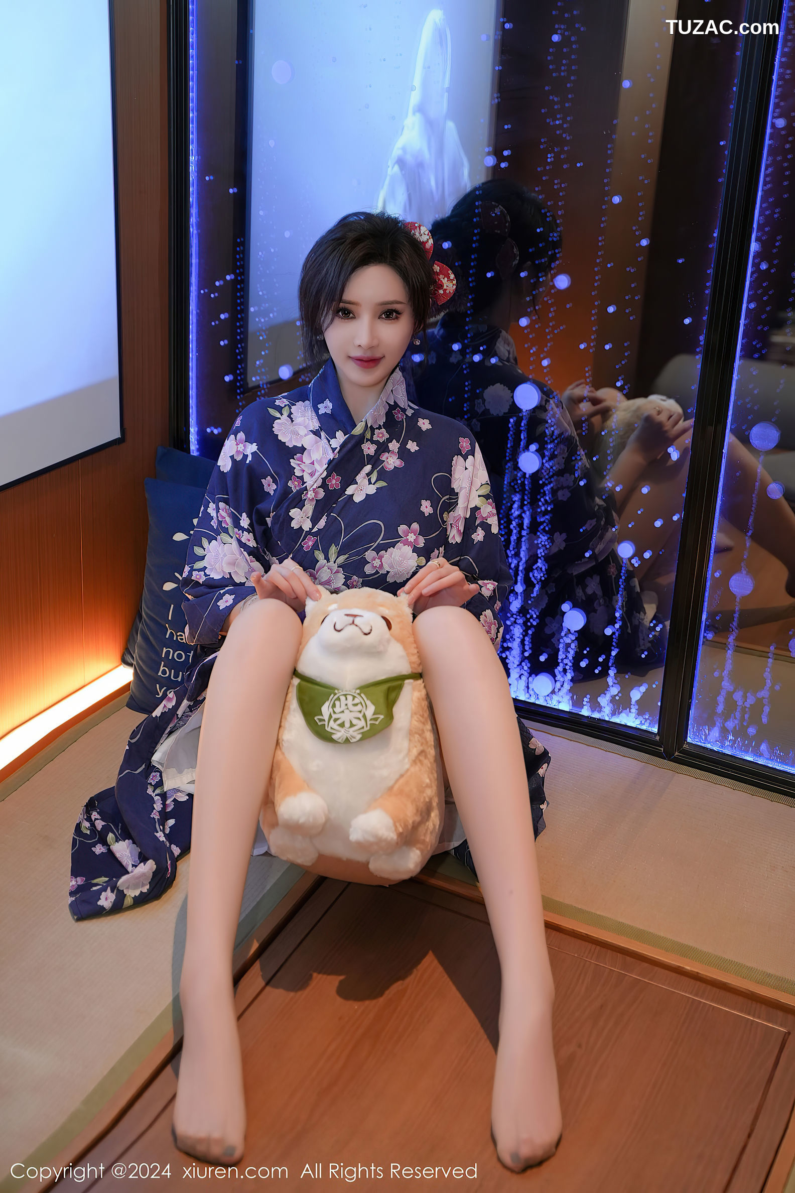 XiuRen秀人网-7975-Carol周妍希-深蓝粉花浴袍-2024.01.17