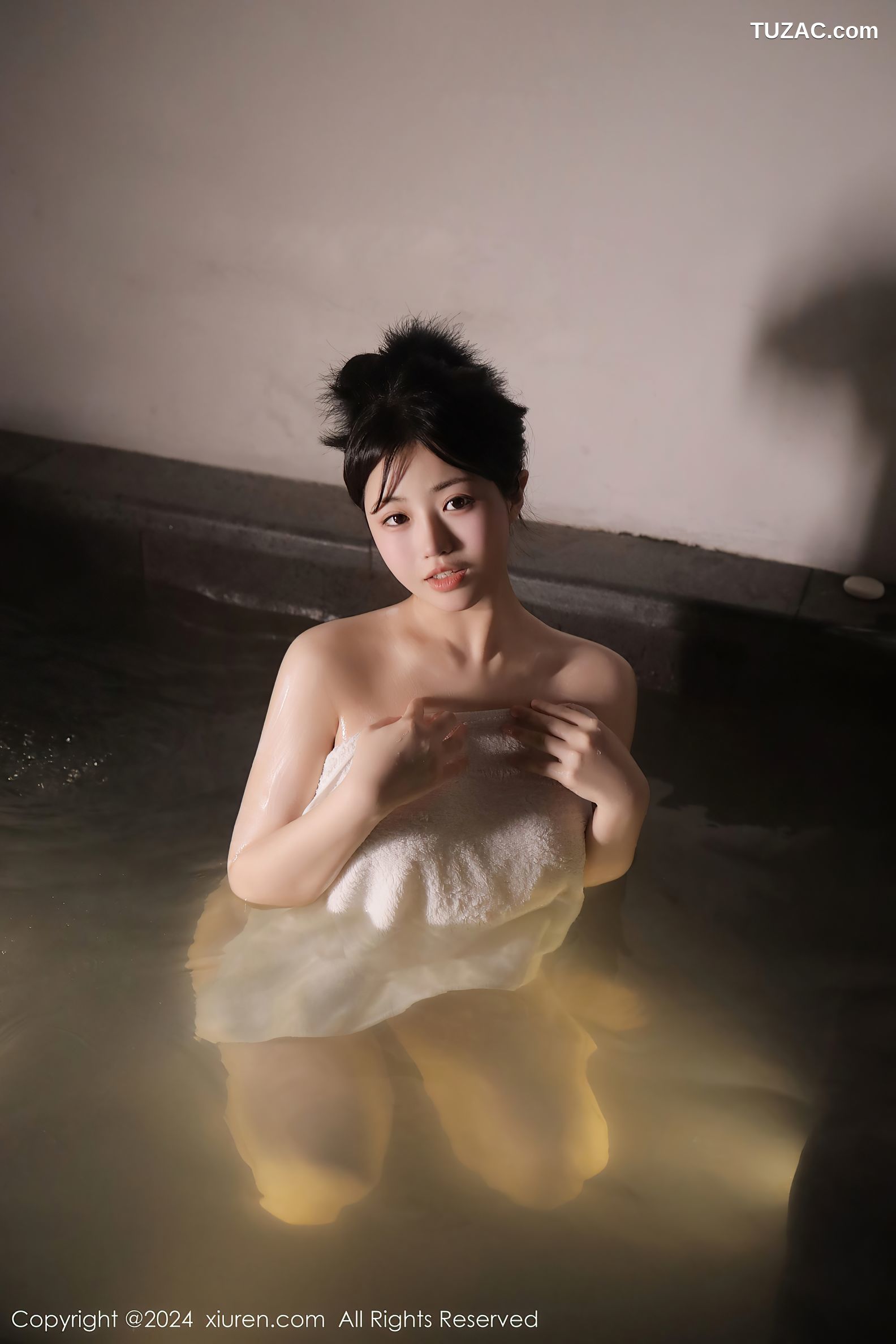 XiuRen秀人网-7977-陈小花-温泉场景大尺度爆乳-2024.01.18