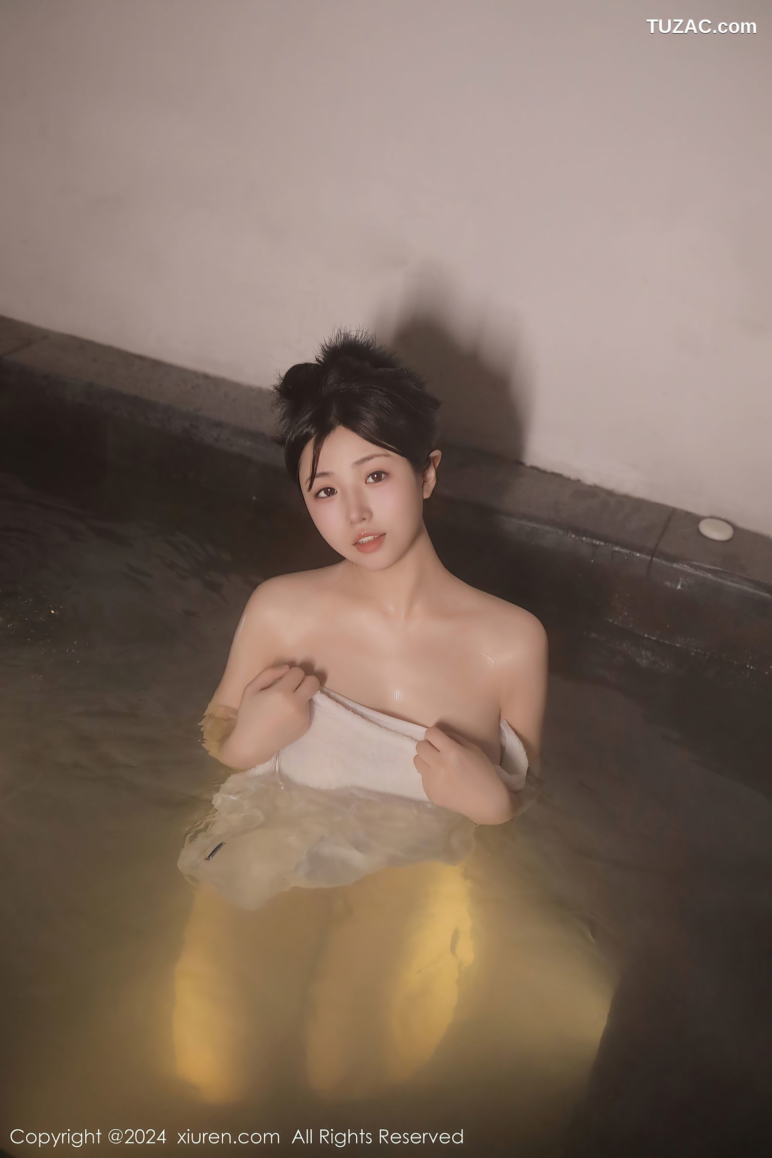 XiuRen秀人网-7977-陈小花-温泉场景大尺度爆乳-2024.01.18