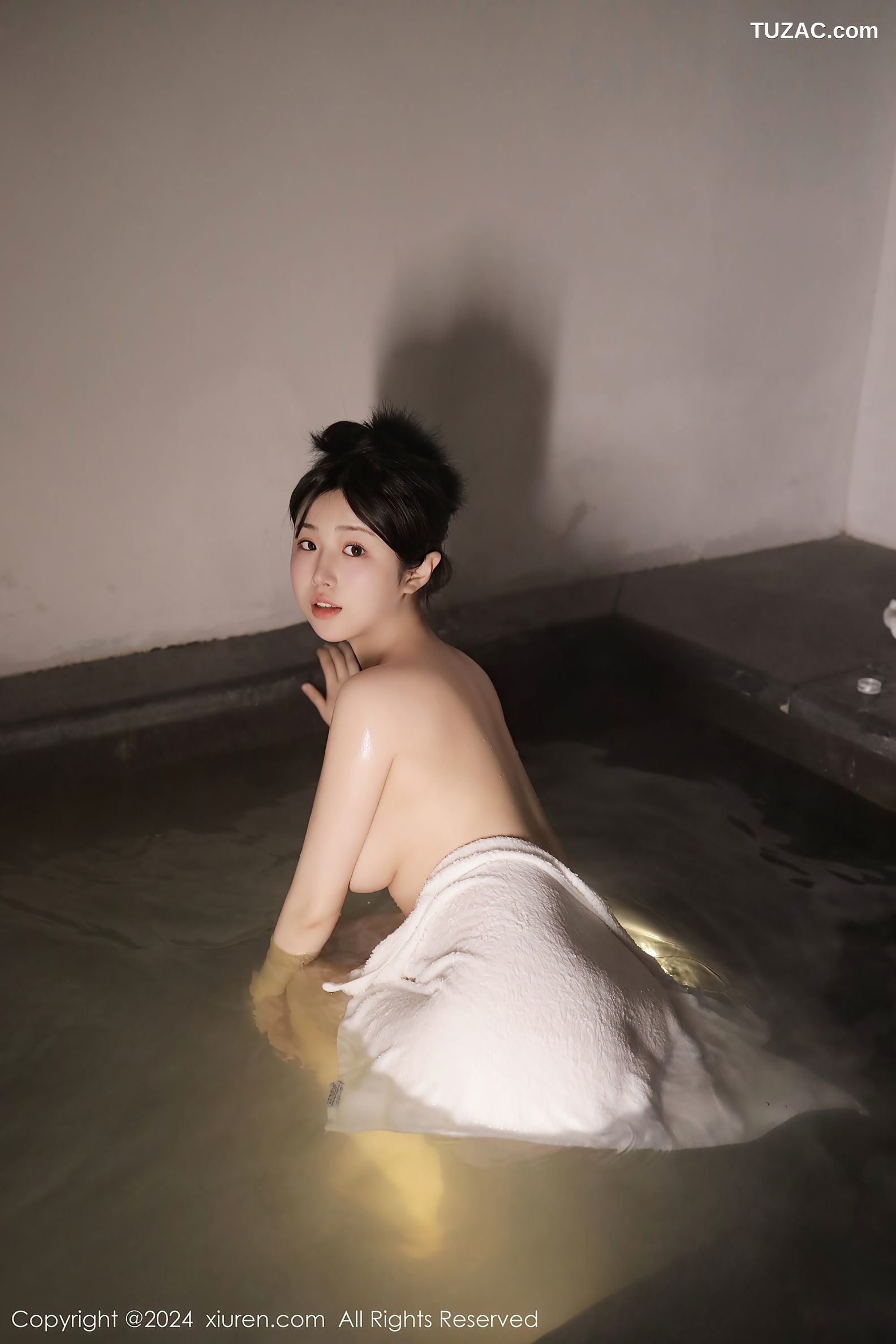 XiuRen秀人网-7977-陈小花-温泉场景大尺度爆乳-2024.01.18