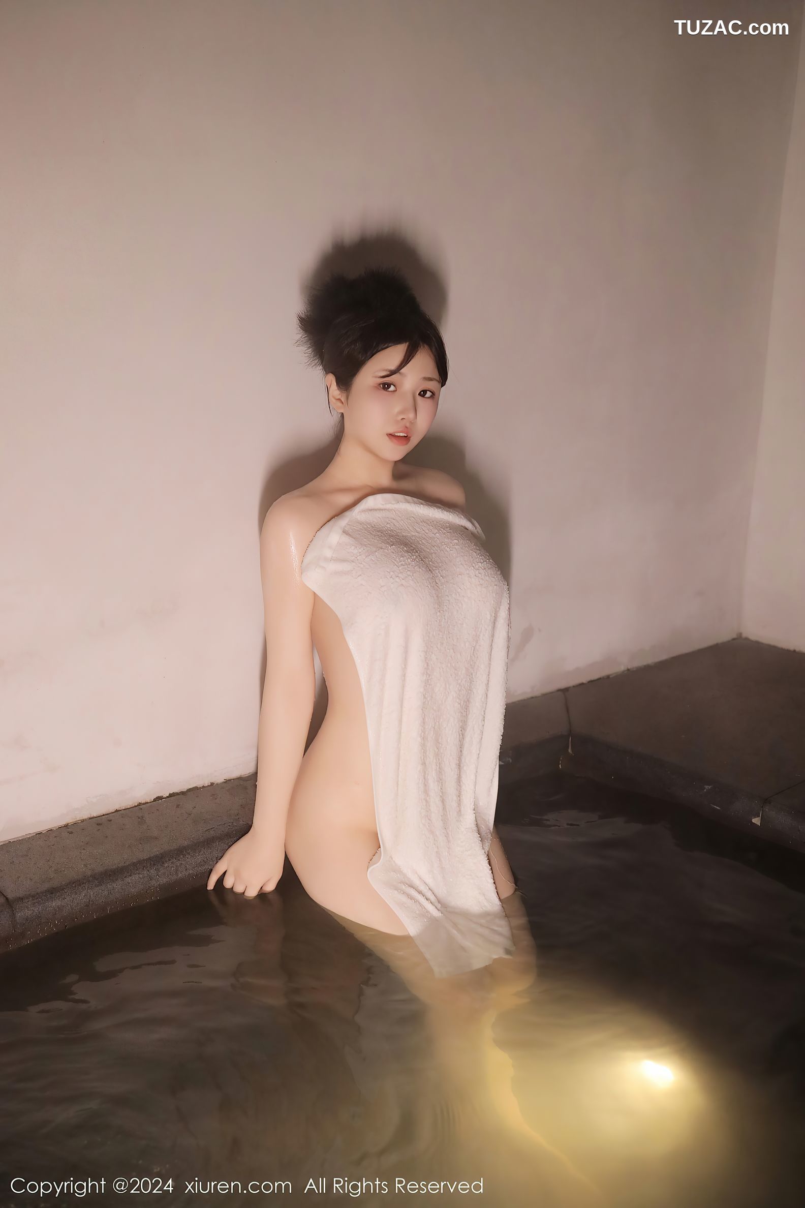 XiuRen秀人网-7977-陈小花-温泉场景大尺度爆乳-2024.01.18