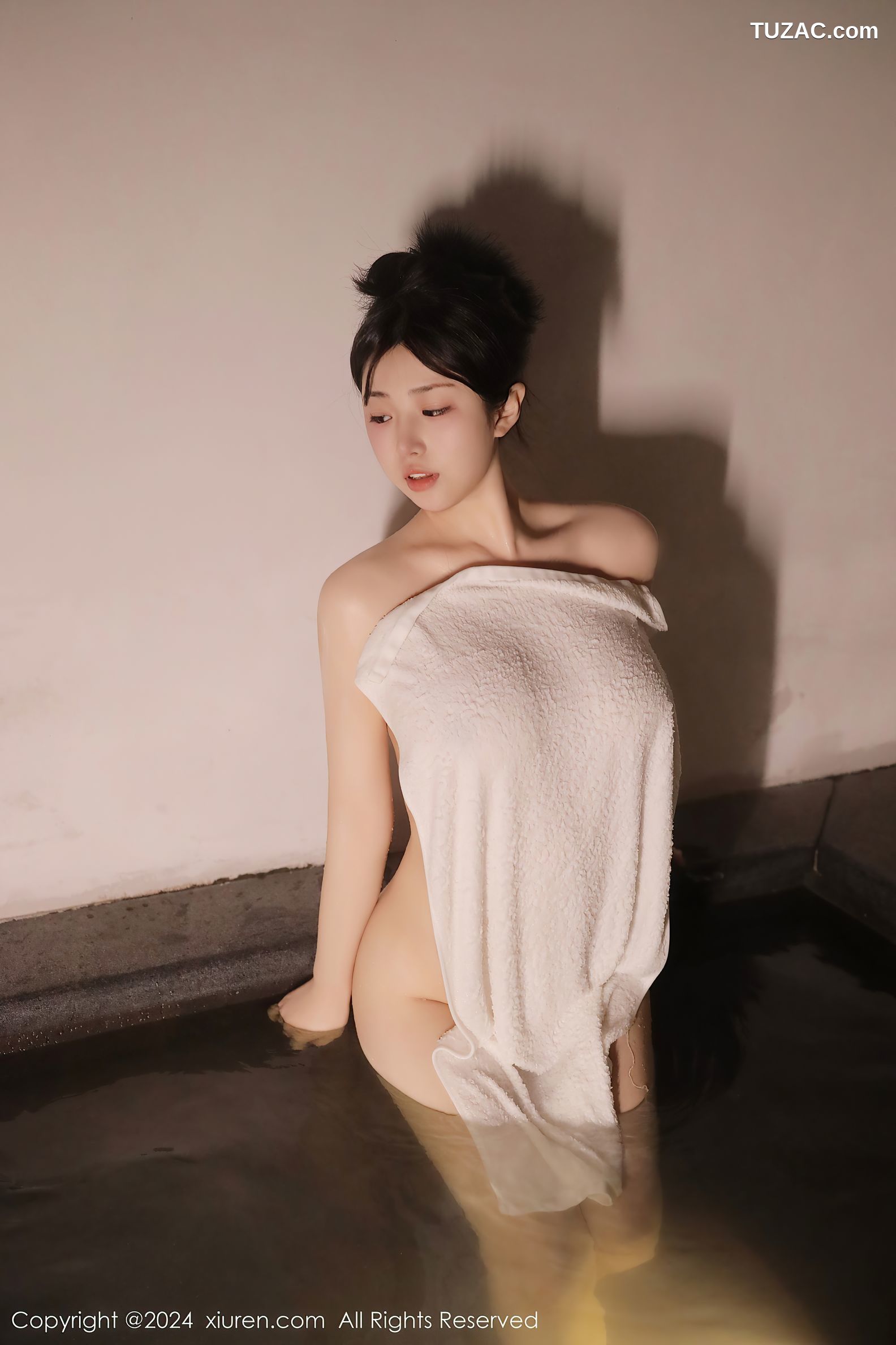 XiuRen秀人网-7977-陈小花-温泉场景大尺度爆乳-2024.01.18