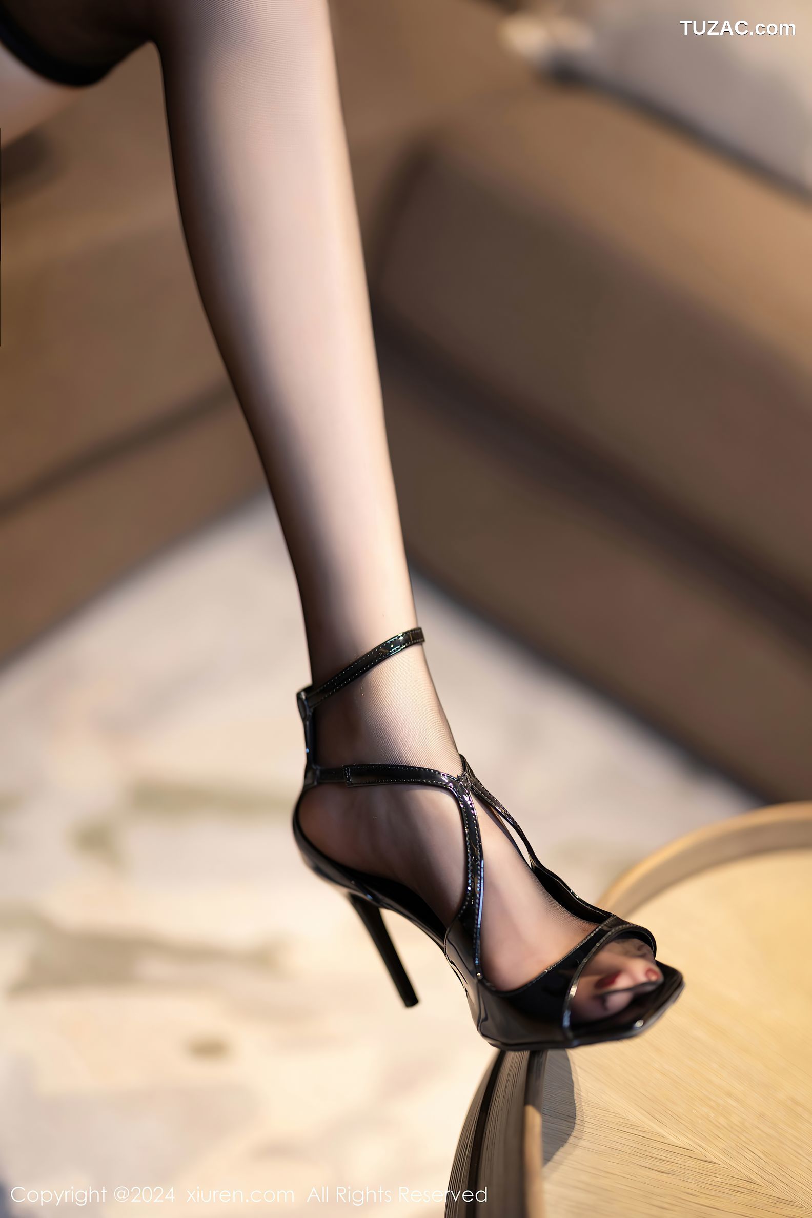 XiuRen秀人网-7983-程程程-抹胸褐色短裙黑色情趣内衣-2024.01.18