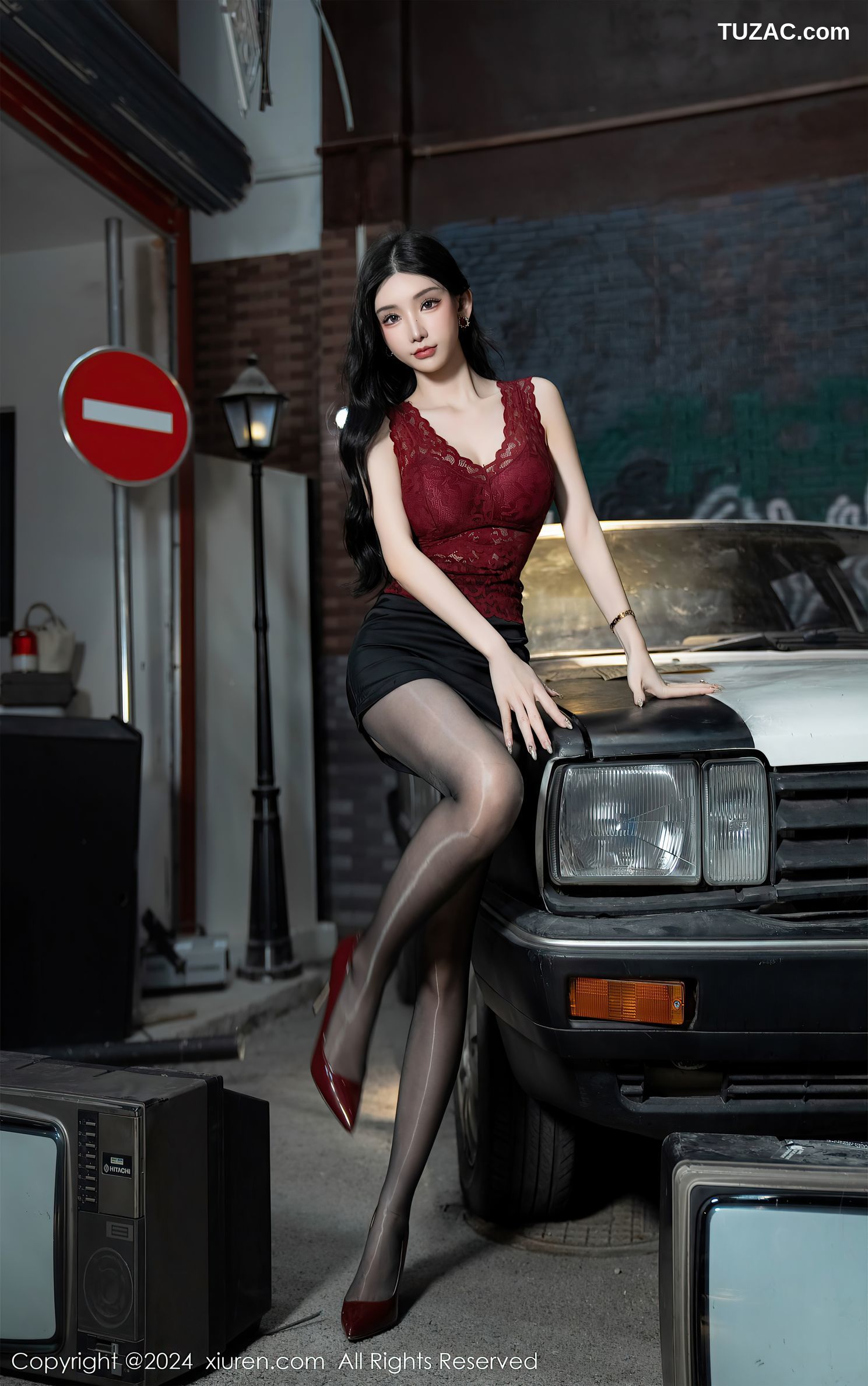 XiuRen秀人网-7993-周于希Sally-主题《想要一场车震》红蕾丝黑短裙黑丝-2024.01.19