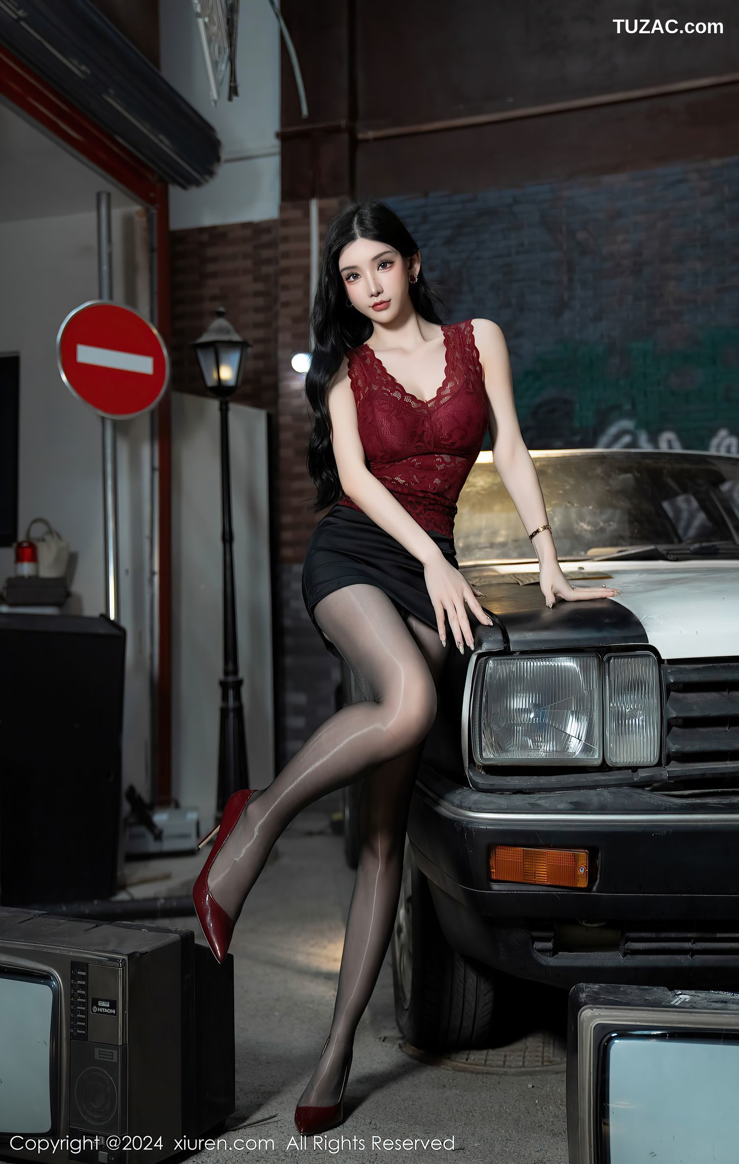 XiuRen秀人网-7993-周于希Sally-主题《想要一场车震》红蕾丝黑短裙黑丝-2024.01.19