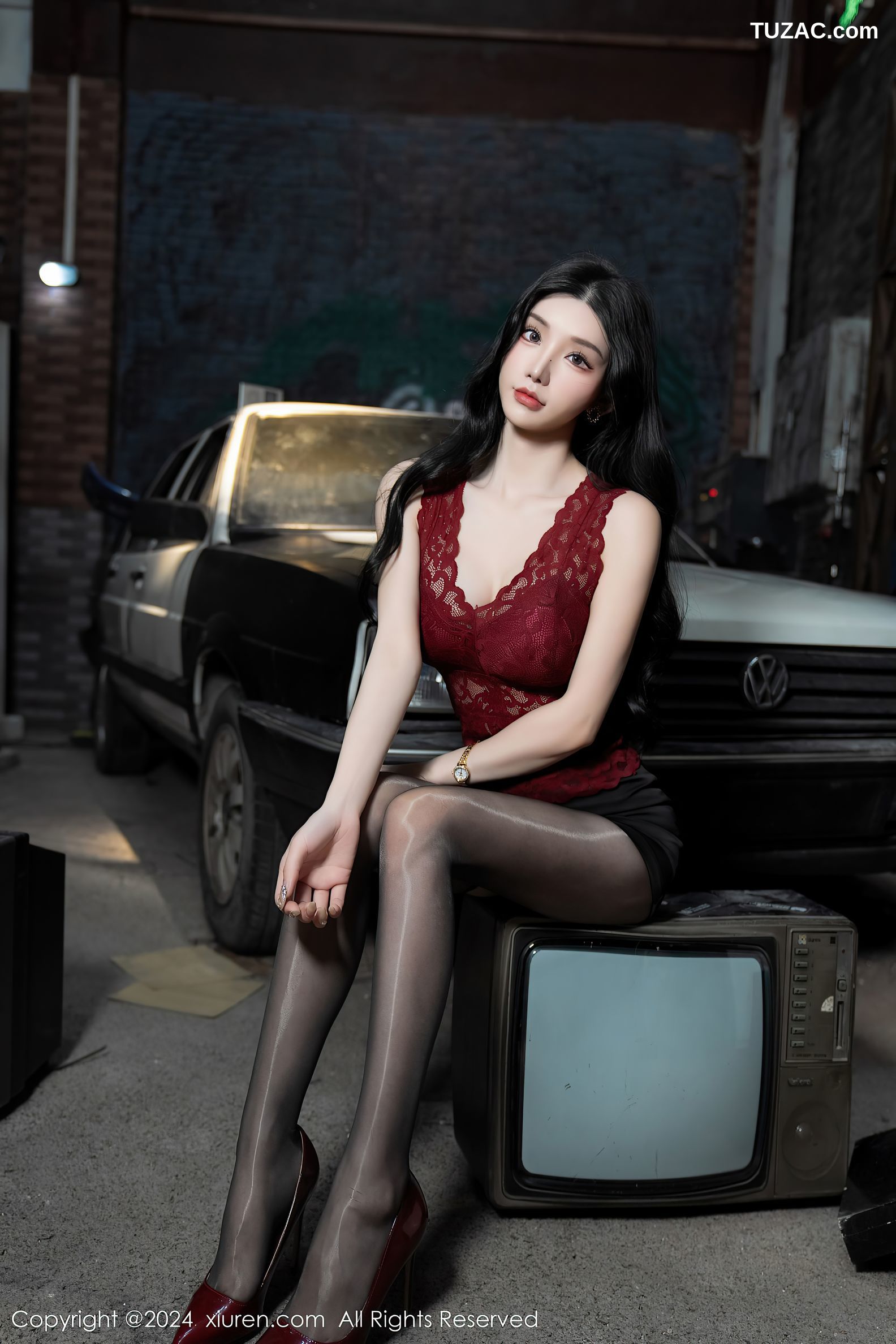 XiuRen秀人网-7993-周于希Sally-主题《想要一场车震》红蕾丝黑短裙黑丝-2024.01.19