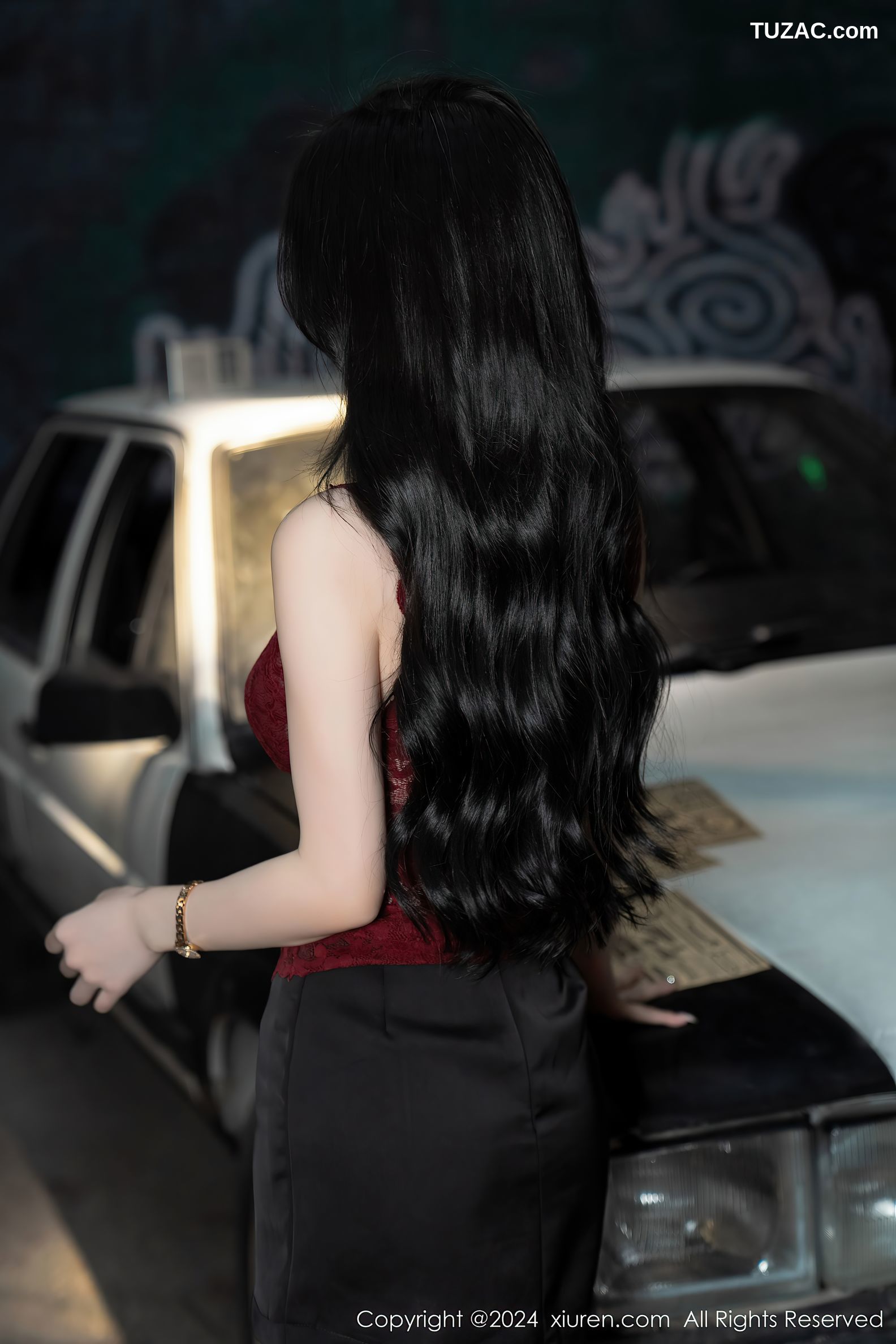 XiuRen秀人网-7993-周于希Sally-主题《想要一场车震》红蕾丝黑短裙黑丝-2024.01.19