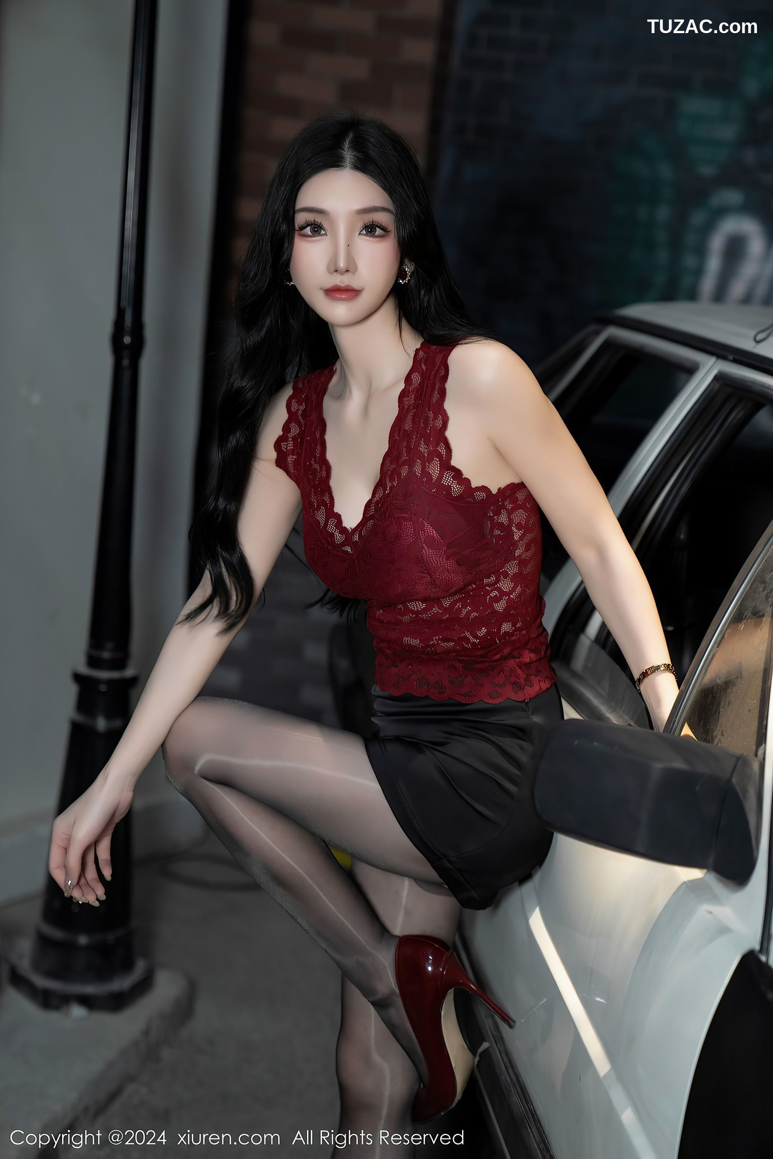 XiuRen秀人网-7993-周于希Sally-主题《想要一场车震》红蕾丝黑短裙黑丝-2024.01.19