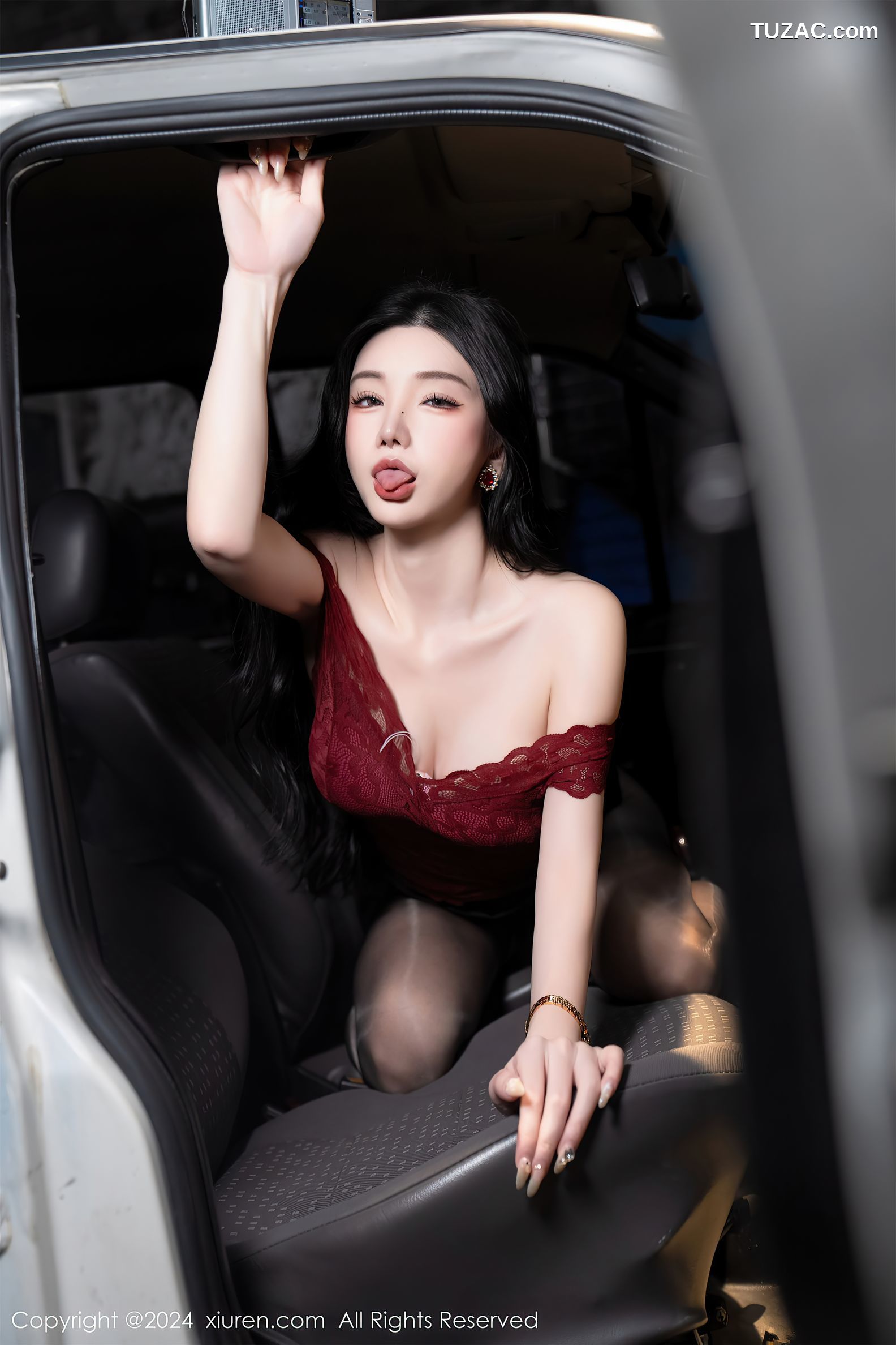 XiuRen秀人网-7993-周于希Sally-主题《想要一场车震》红蕾丝黑短裙黑丝-2024.01.19