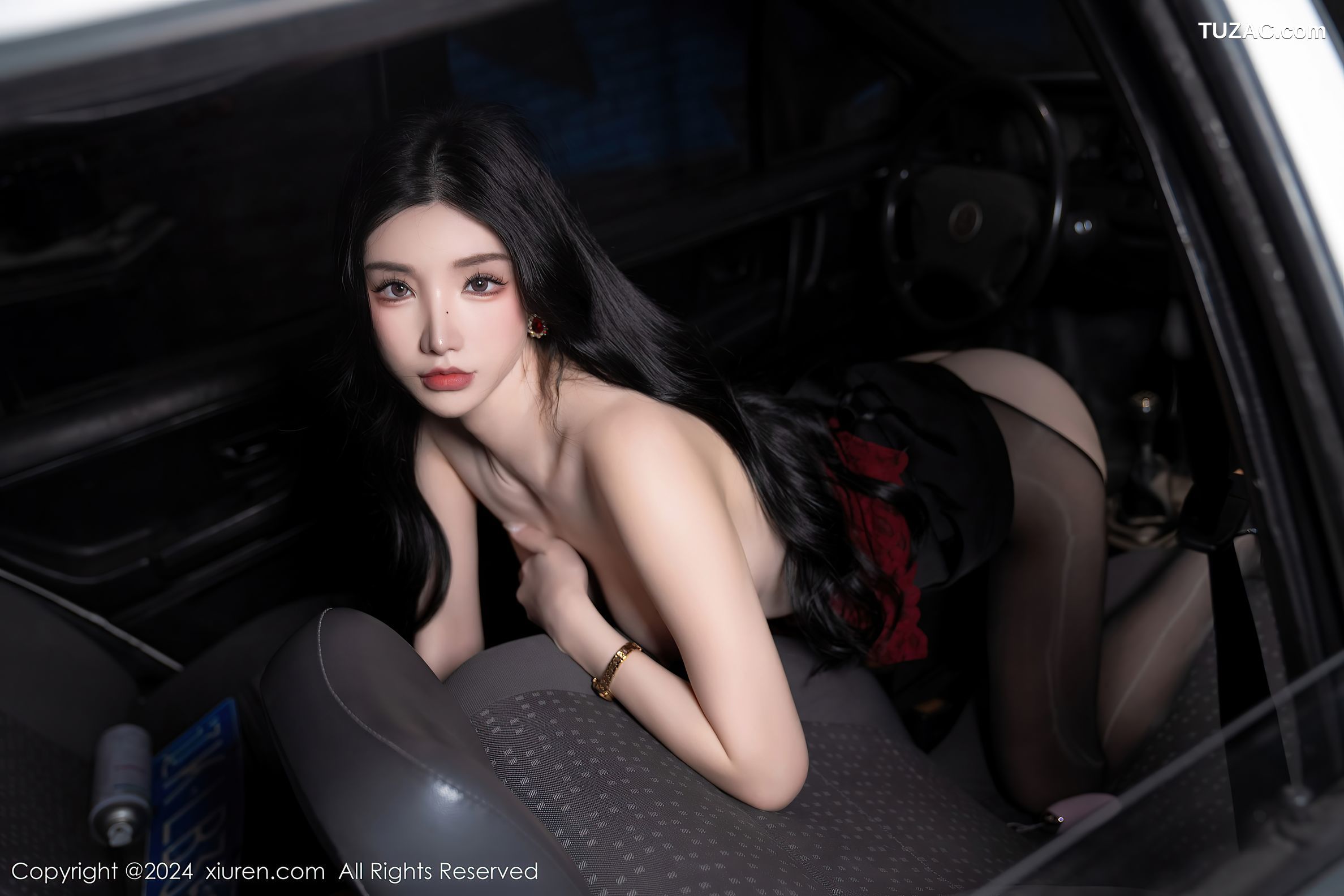 XiuRen秀人网-7993-周于希Sally-主题《想要一场车震》红蕾丝黑短裙黑丝-2024.01.19