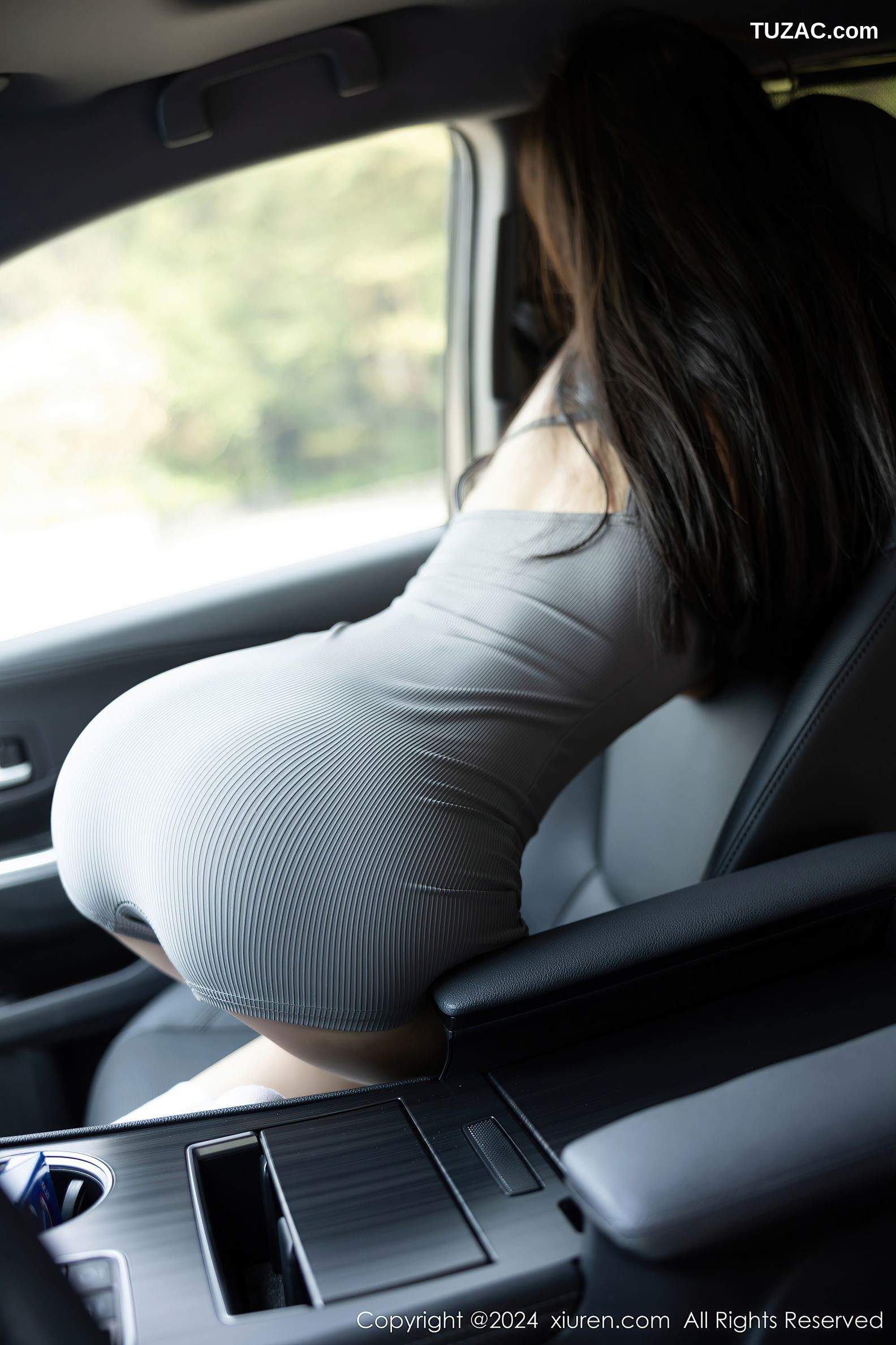 XiuRen秀人网-8005-章芃芃-灰色紧身吊带短裤-2024.01.23