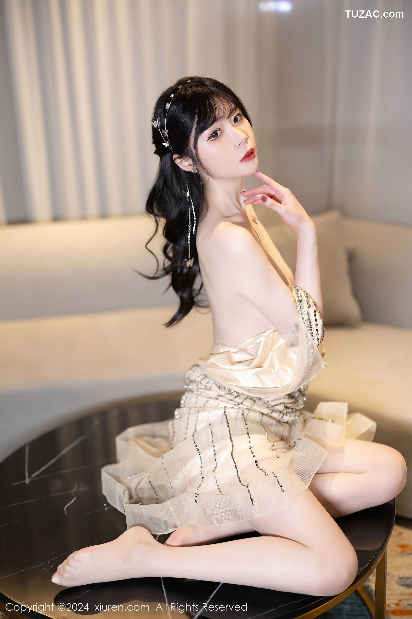 XiuRen秀人网-8014-梦心玥-金色露背长礼裙白色内衣肉丝-2024.01.24