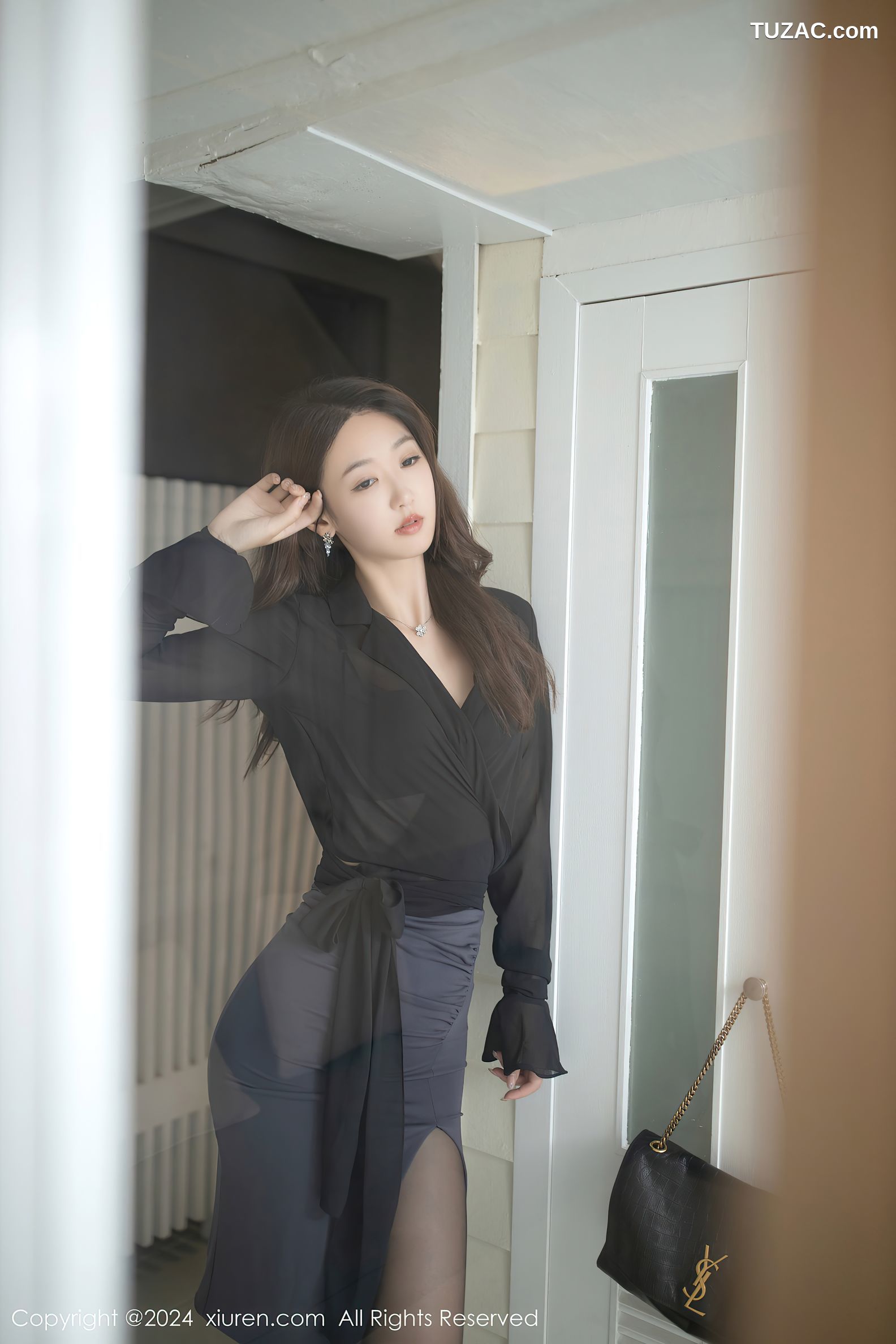 XiuRen秀人网-8034-唐安琪-尾随主题-OL深色裙装情趣豹纹黑丝-2024.01.29