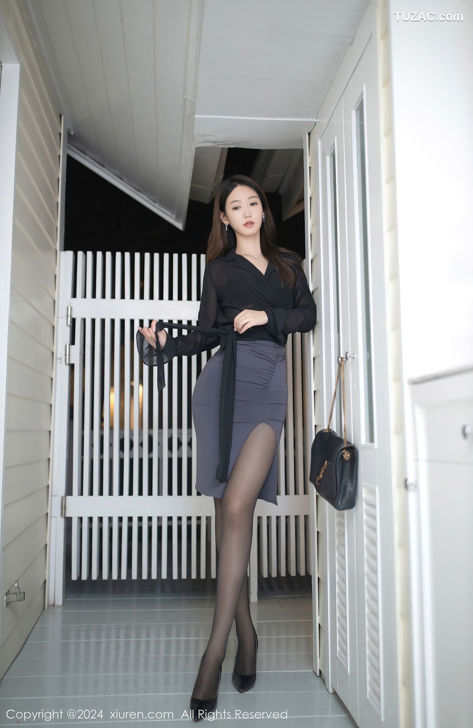 XiuRen秀人网-8034-唐安琪-尾随主题-OL深色裙装情趣豹纹黑丝-2024.01.29