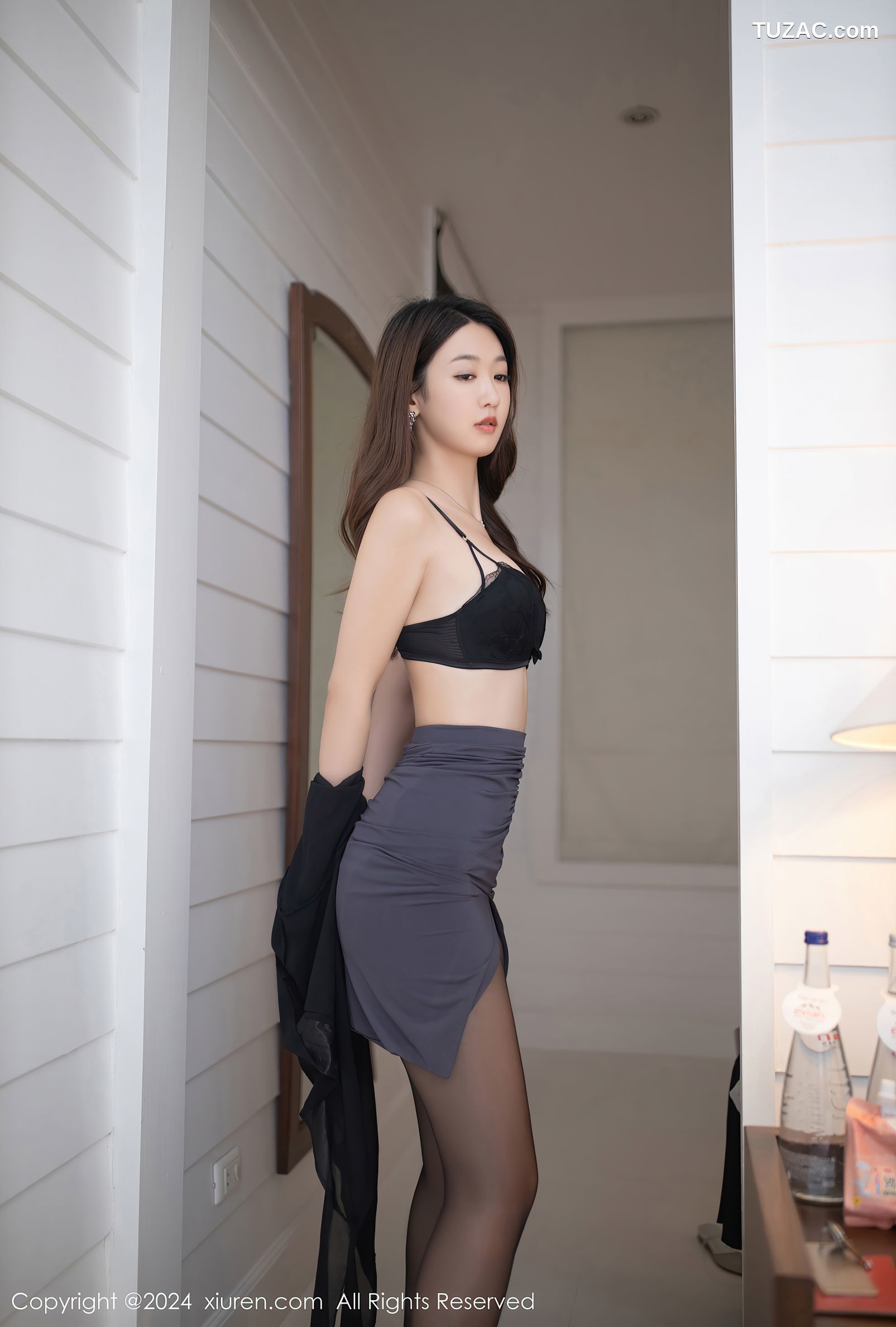 XiuRen秀人网-8034-唐安琪-尾随主题-OL深色裙装情趣豹纹黑丝-2024.01.29