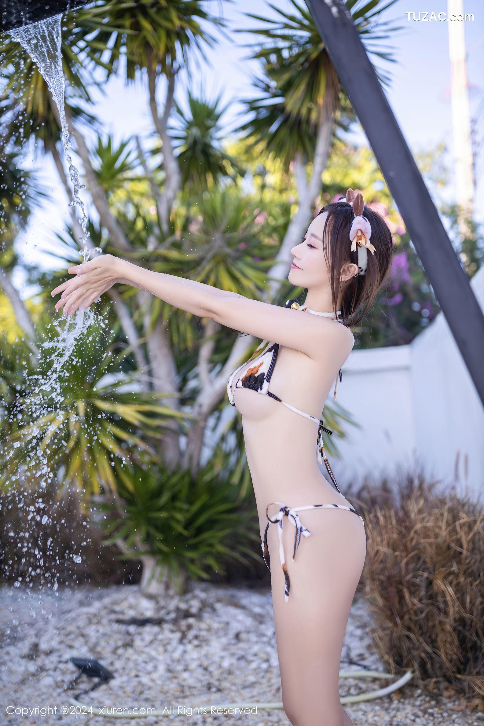 XiuRen秀人网-8043-杏子Yada-超小奶牛比基尼黑丝-2024.01.31