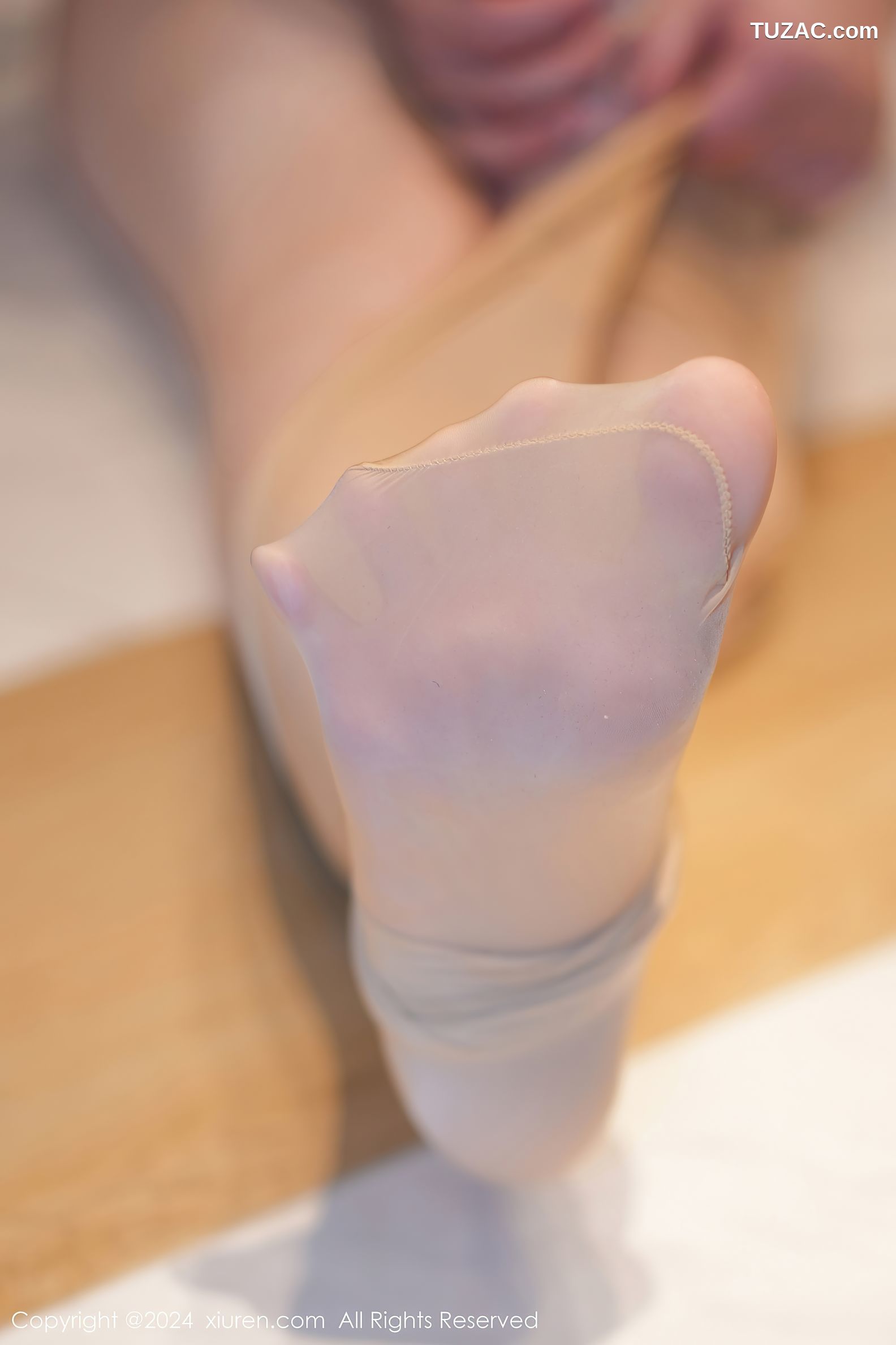 XiuRen秀人网-8052-妲己_Toxic-白色情趣衬衫爆乳黑短裙珍珠丁字裤-2024.02.02