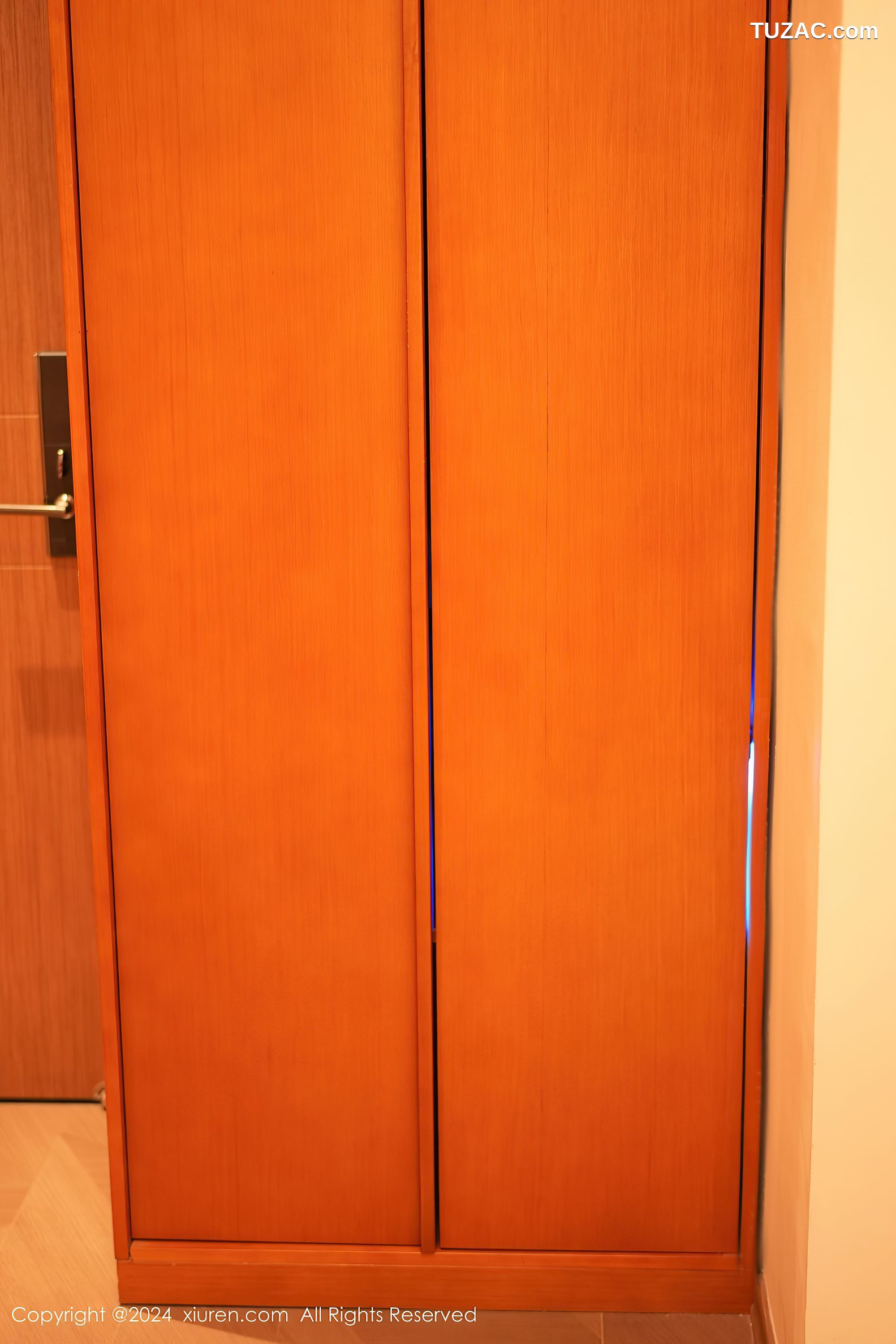 XiuRen秀人网-8054-谭小灵-捆绑主图黑色胶带黑丝爆乳-2024.02.02