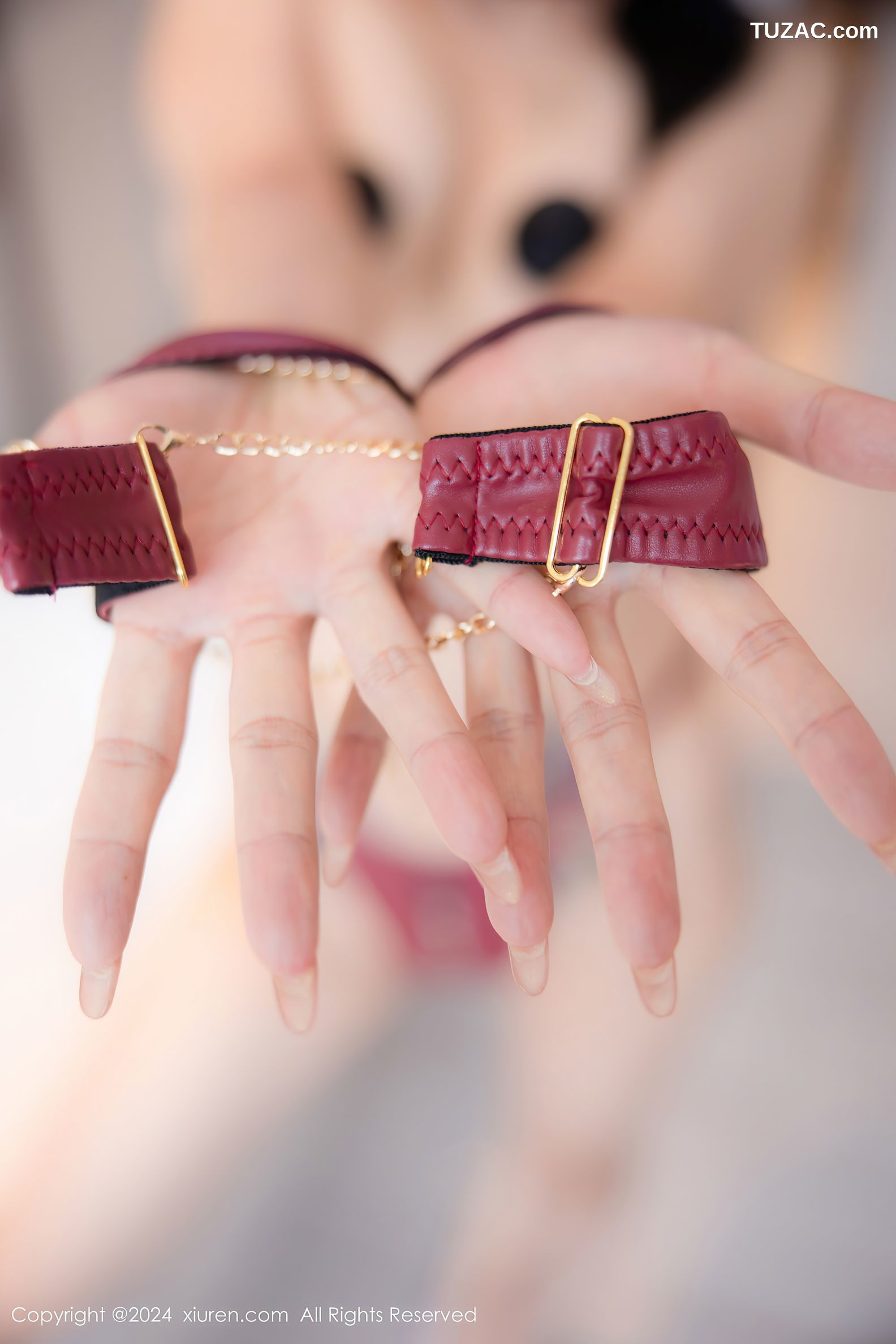 XiuRen秀人网-8069-田冰冰-红色情趣皮质内衣爆乳-2024.02.05