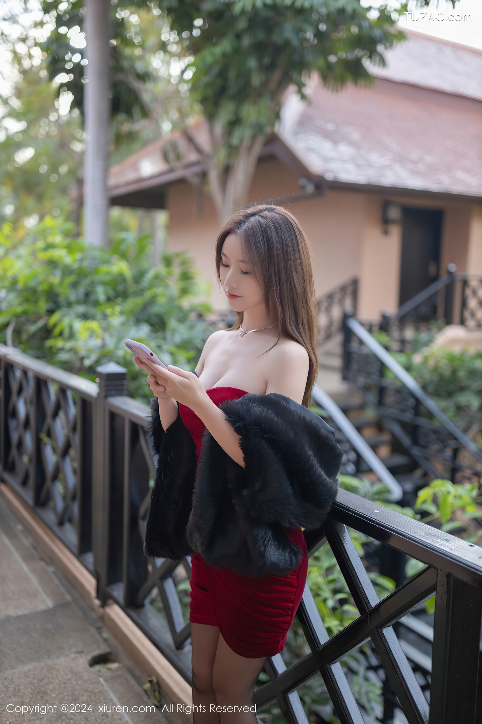XiuRen秀人网-8077-杏子Yada-黑披肩红色抹胸连衣短裙黑丝-2024.02.06