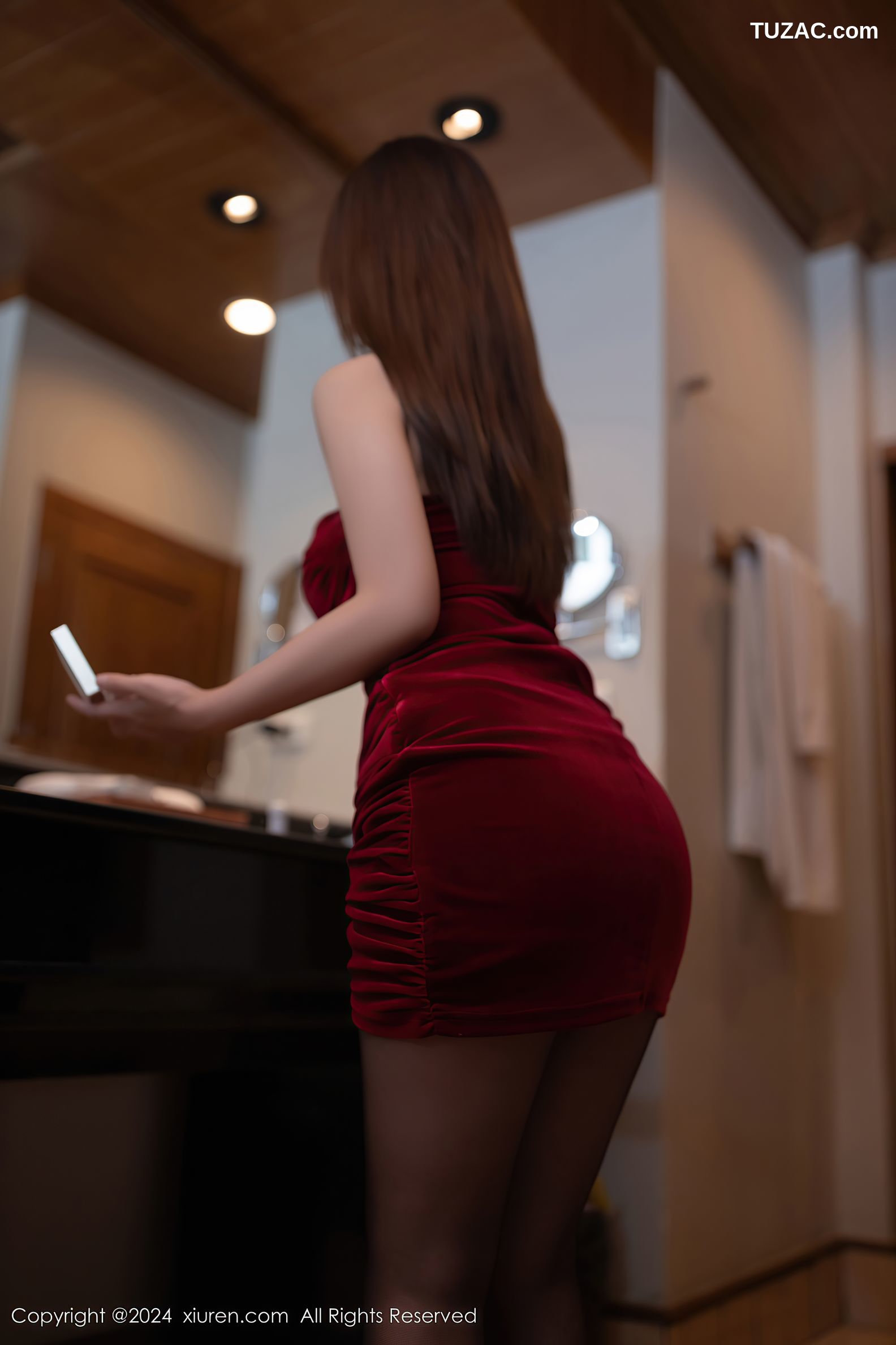 XiuRen秀人网-8077-杏子Yada-黑披肩红色抹胸连衣短裙黑丝-2024.02.06