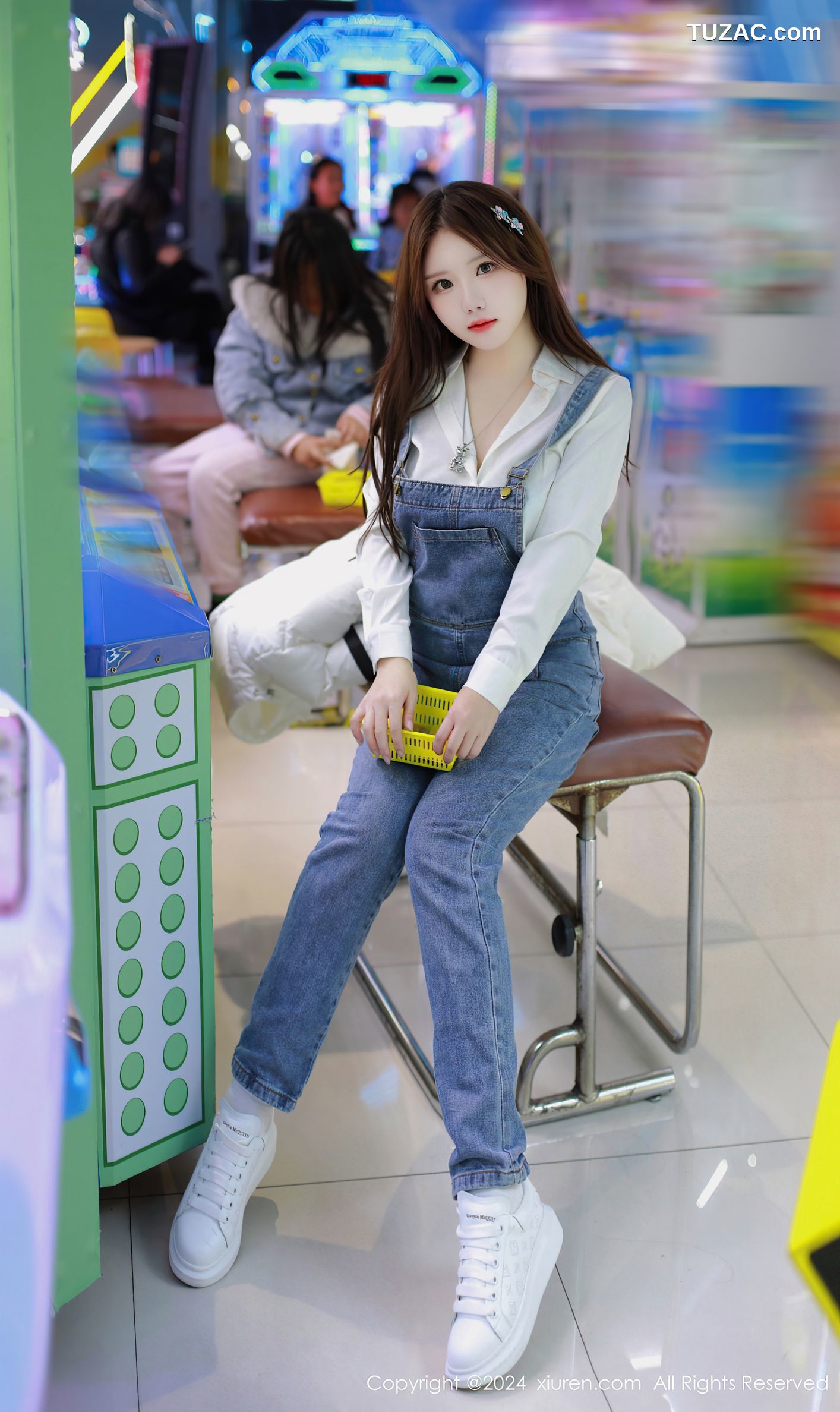 XiuRen秀人网-8087-小薯条nienie-电玩店场景白衫牛仔裤爆乳露出-2024.02.07