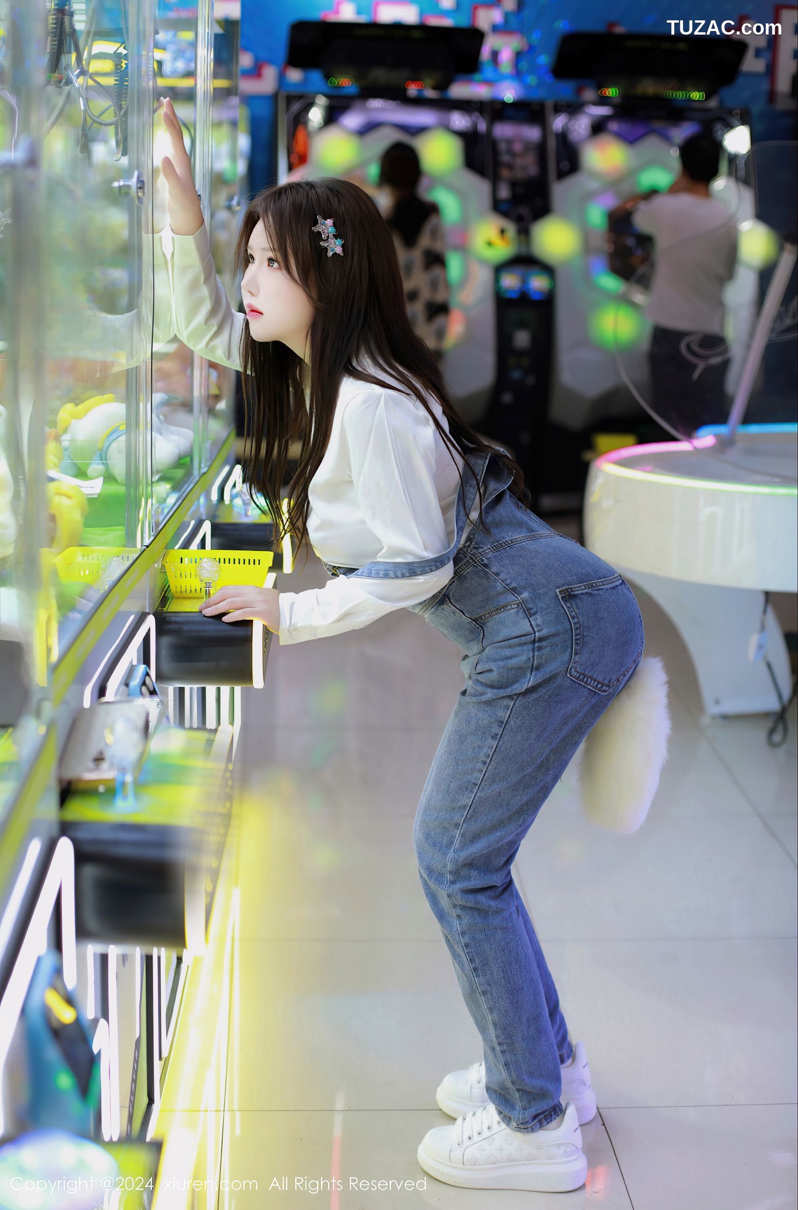 XiuRen秀人网-8087-小薯条nienie-电玩店场景白衫牛仔裤爆乳露出-2024.02.07