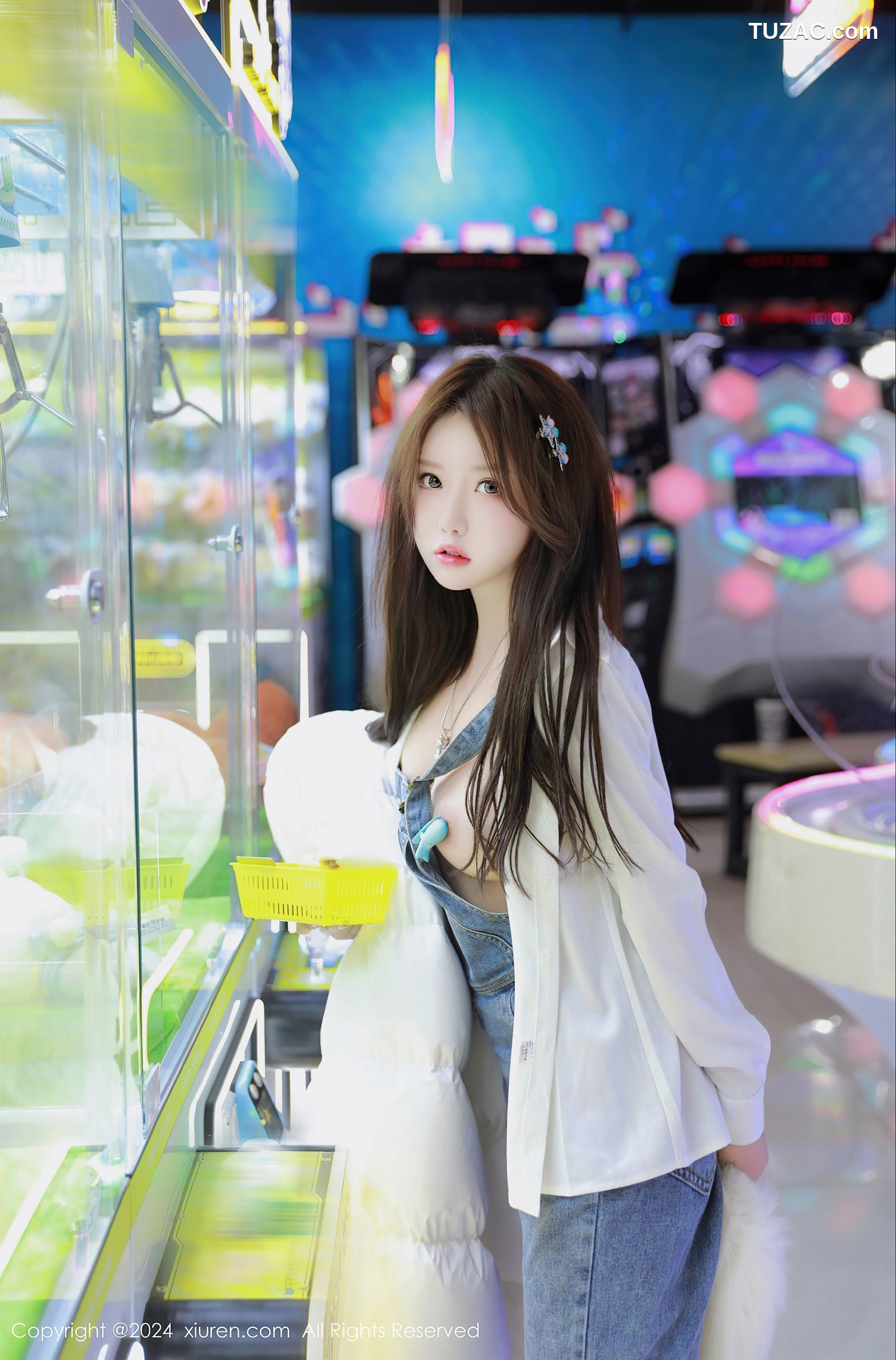 XiuRen秀人网-8087-小薯条nienie-电玩店场景白衫牛仔裤爆乳露出-2024.02.07